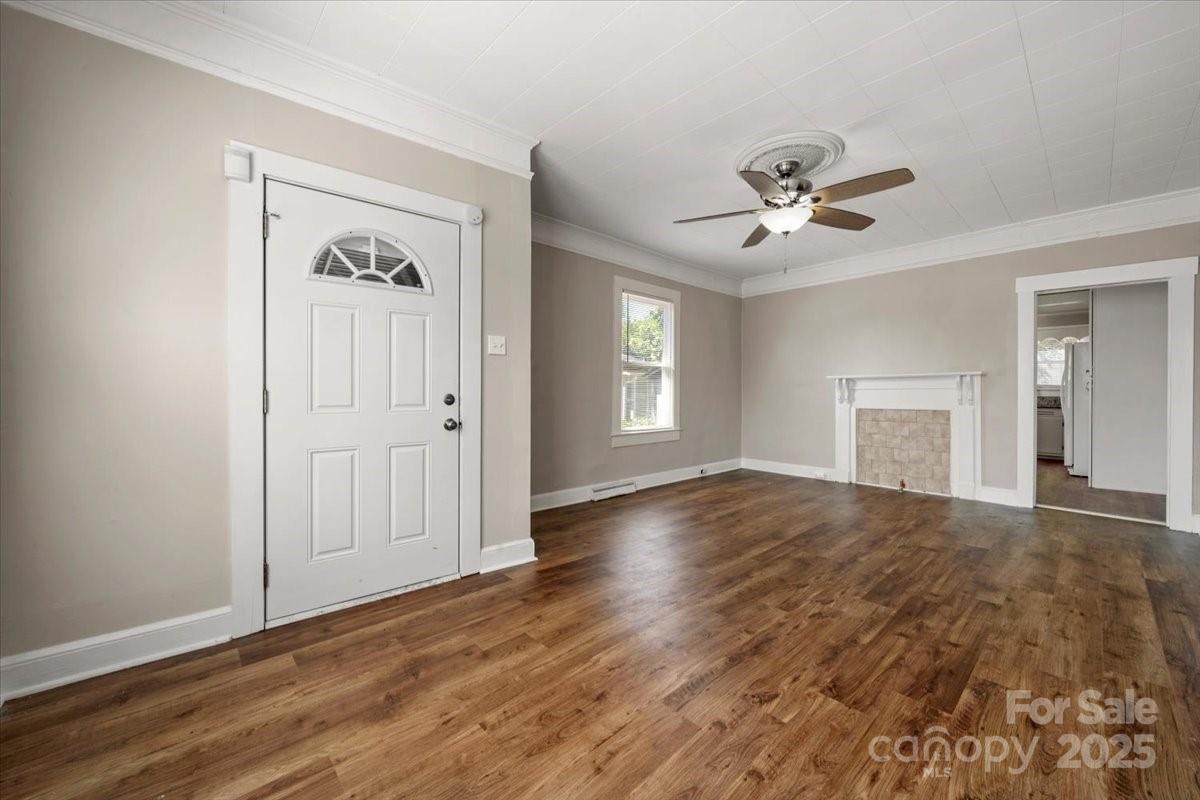 313 Mayflower Avenue Property Photo 5