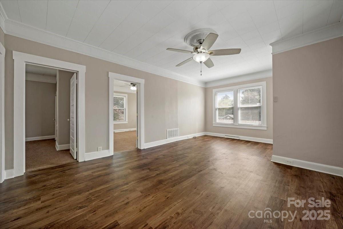 313 Mayflower Avenue Property Photo 6