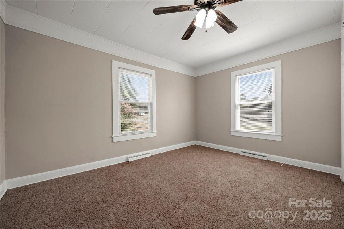 313 Mayflower Avenue Property Photo 7