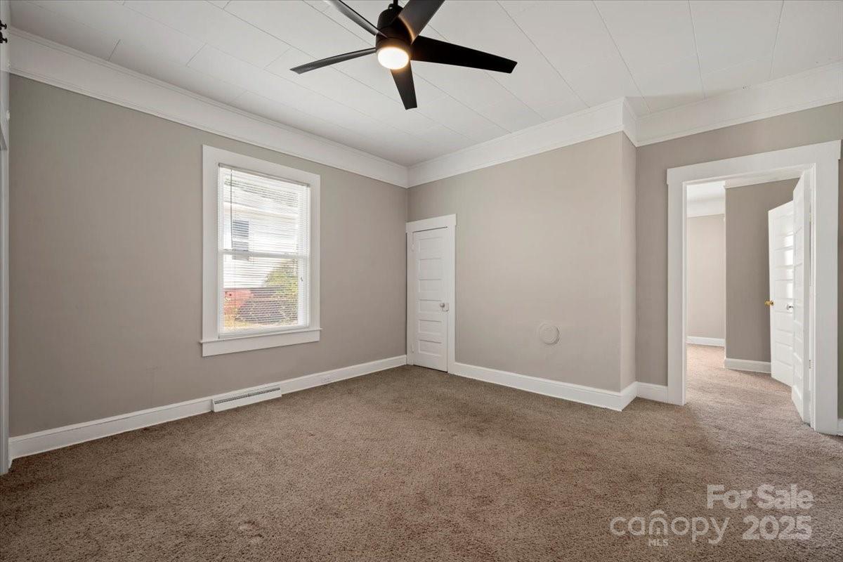 313 Mayflower Avenue Property Photo 8
