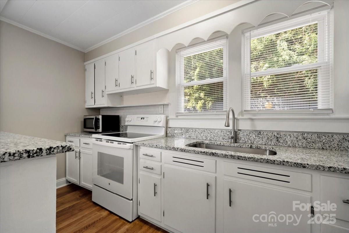 313 Mayflower Avenue Property Photo 11