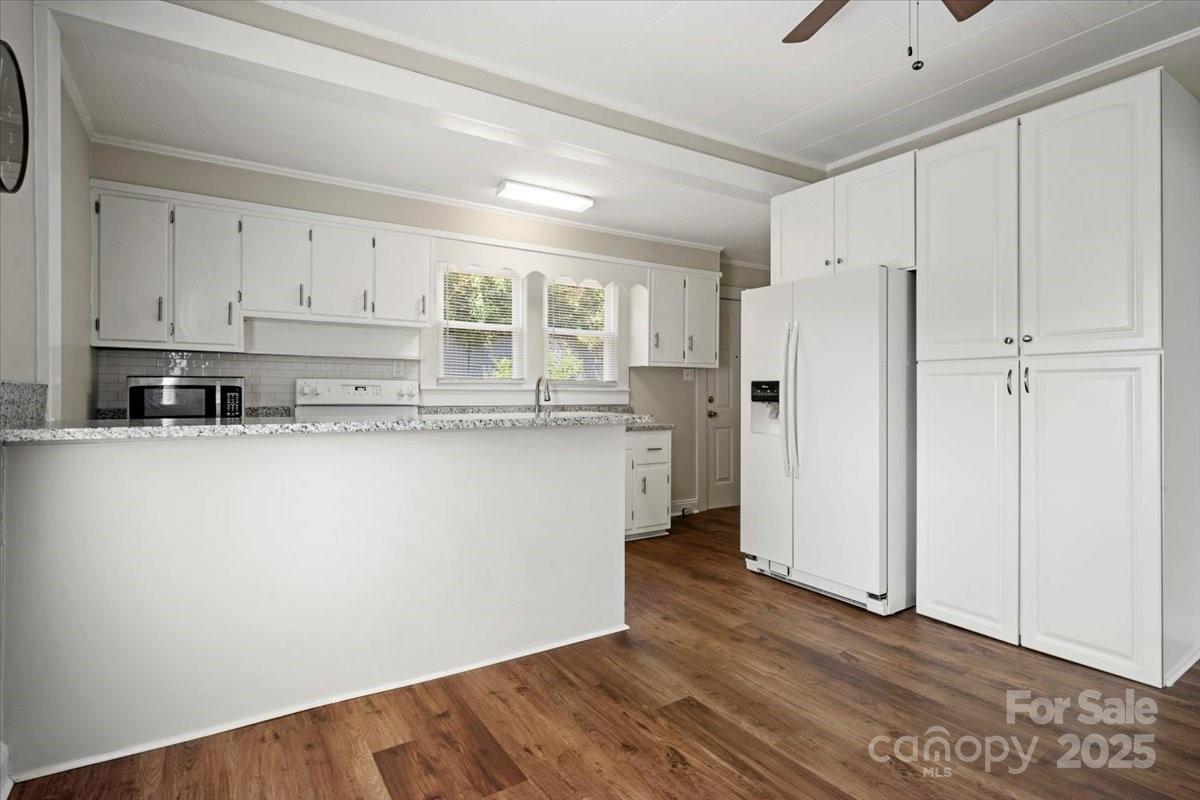 313 Mayflower Avenue Property Photo 12
