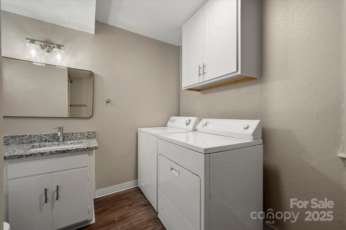 313 Mayflower Avenue Property Photo 14