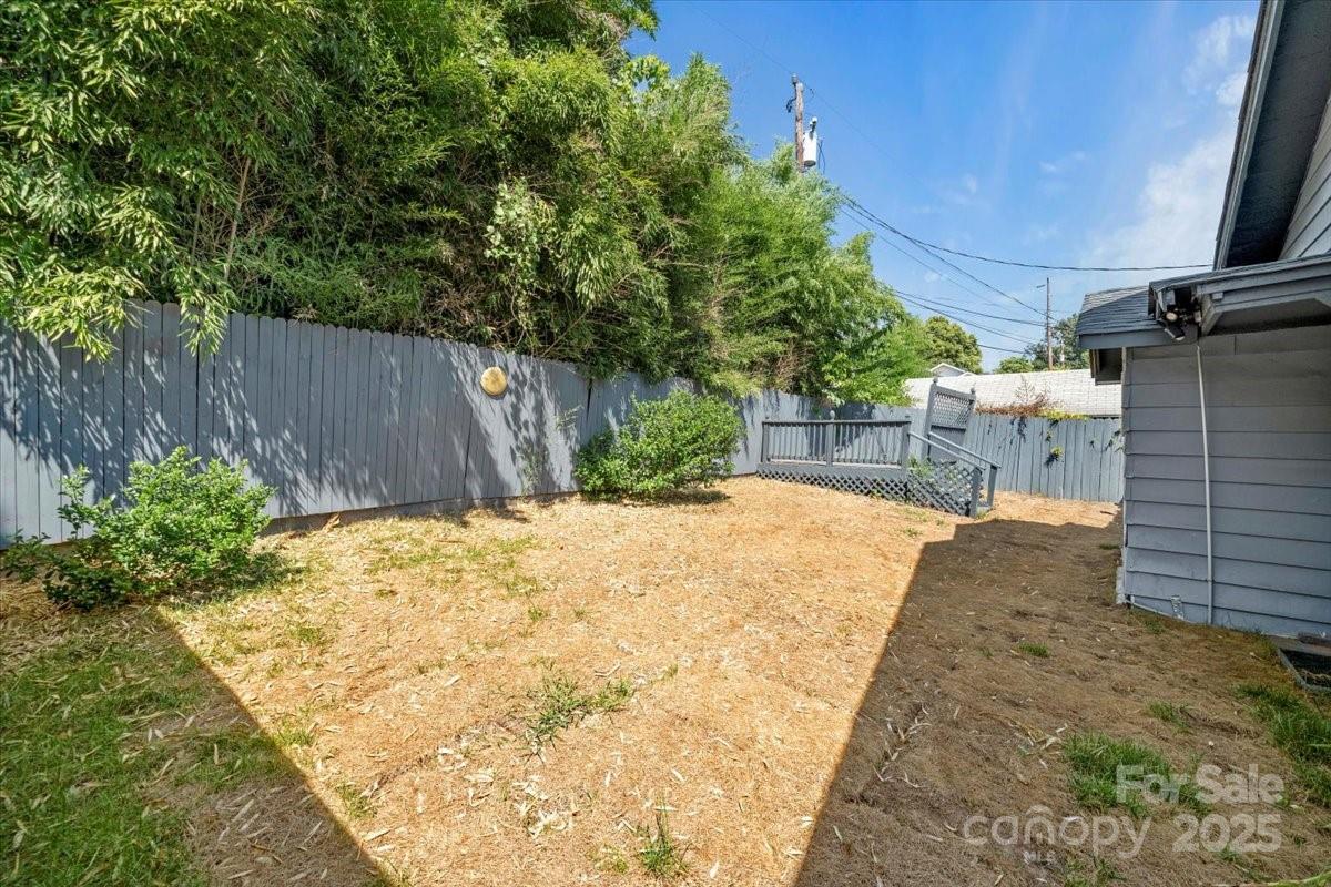 313 Mayflower Avenue Property Photo 17
