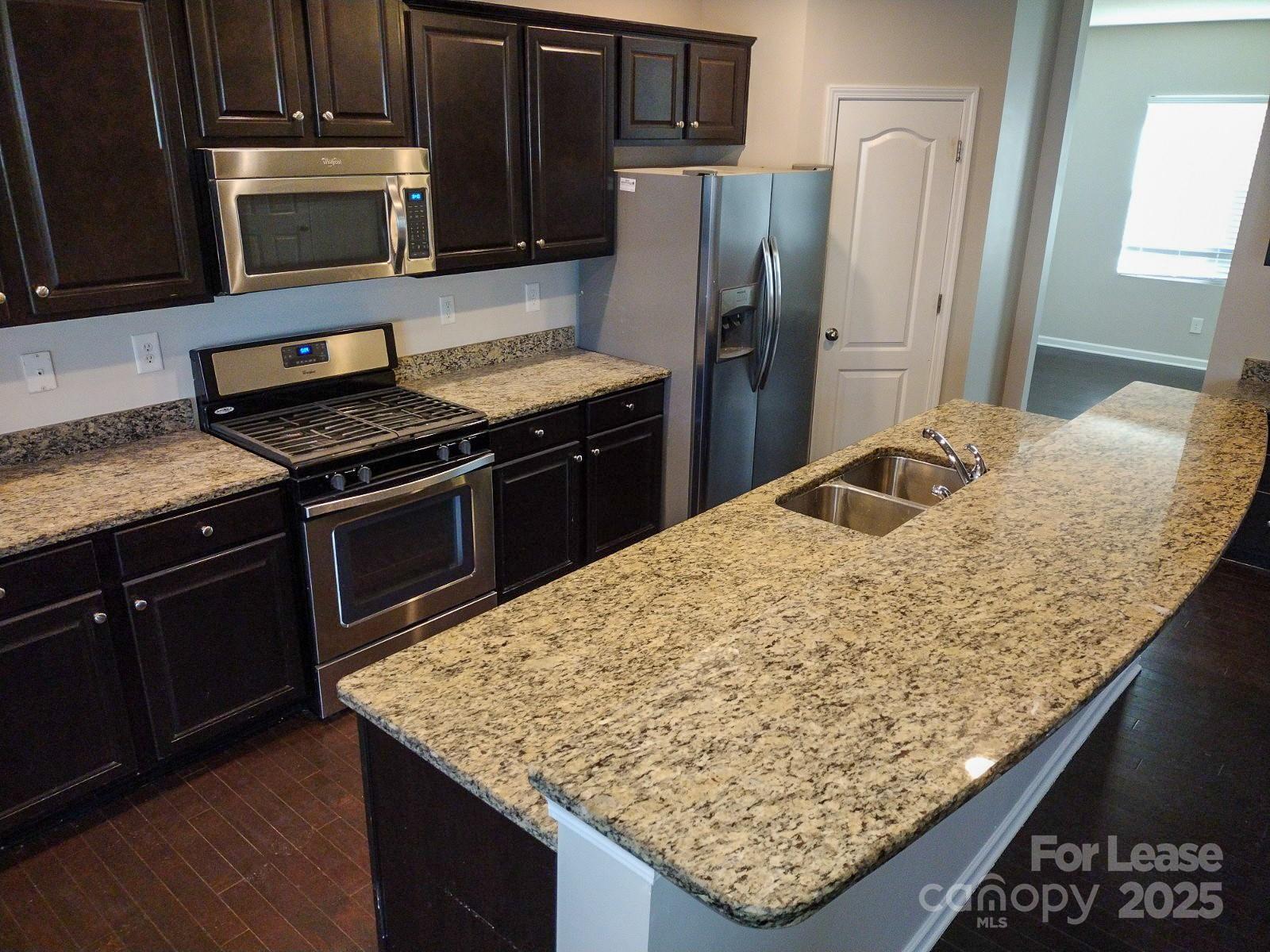 1004 Sunflower Lane Property Photo 3