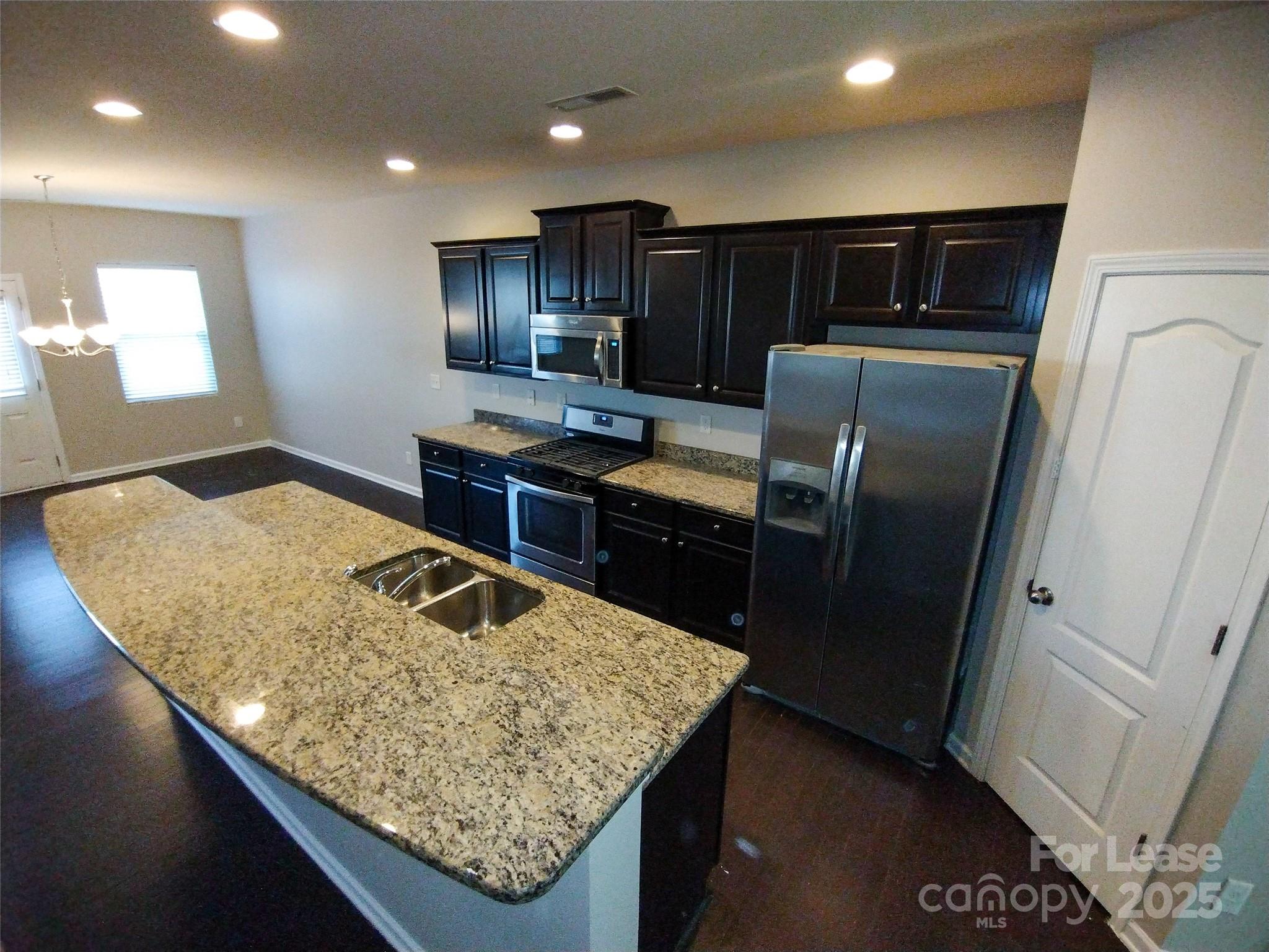 1004 Sunflower Lane Property Photo 5