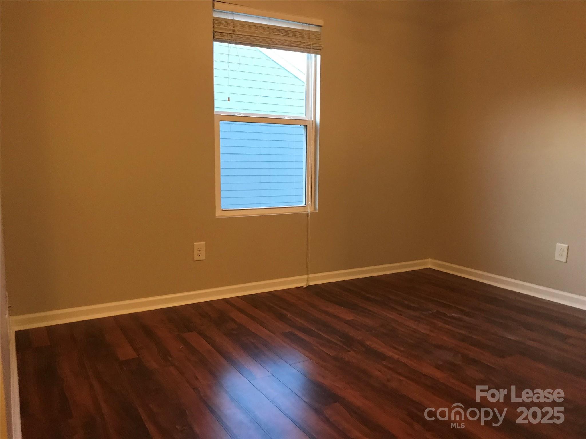 1004 Sunflower Lane Property Photo 6