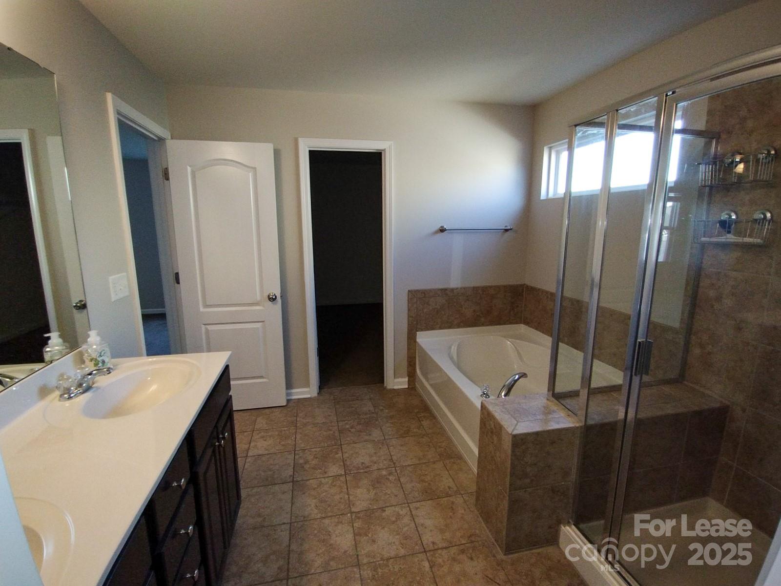 1004 Sunflower Lane Property Photo 9