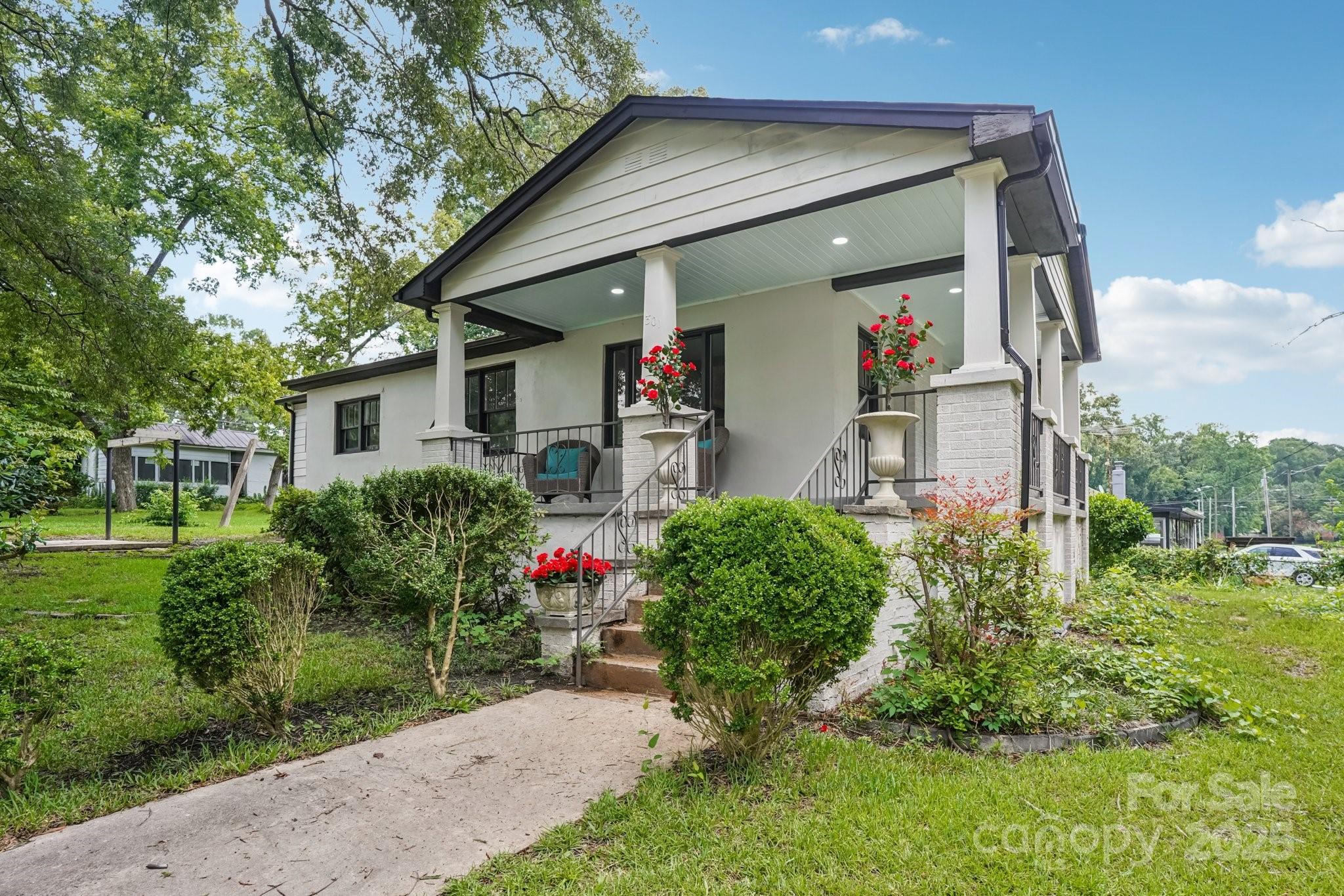 301 E Lee Avenue Property Photo 1