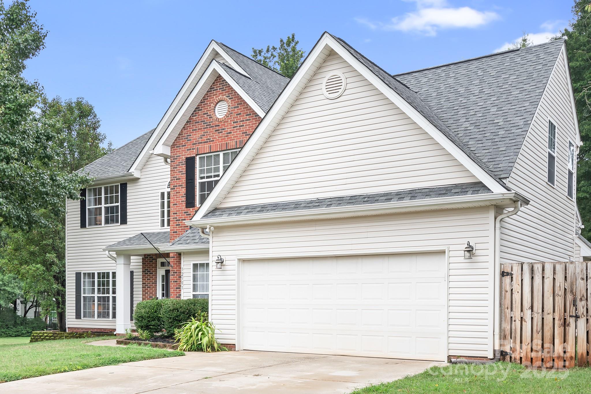 12501 Vantage Point Lane Property Photo 3