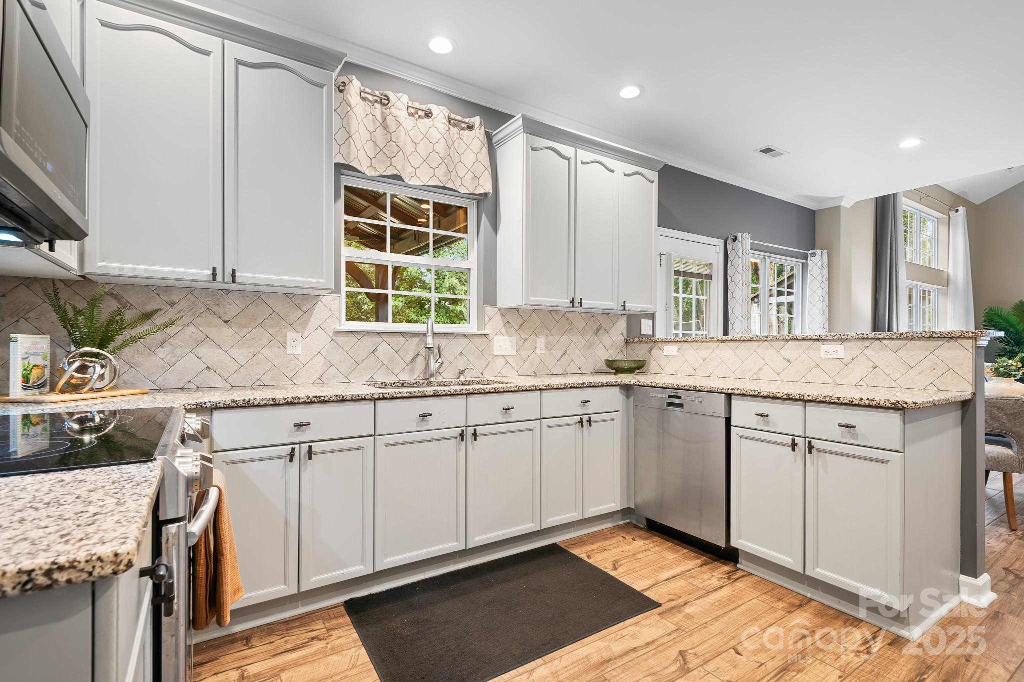 12501 Vantage Point Lane Property Photo 10