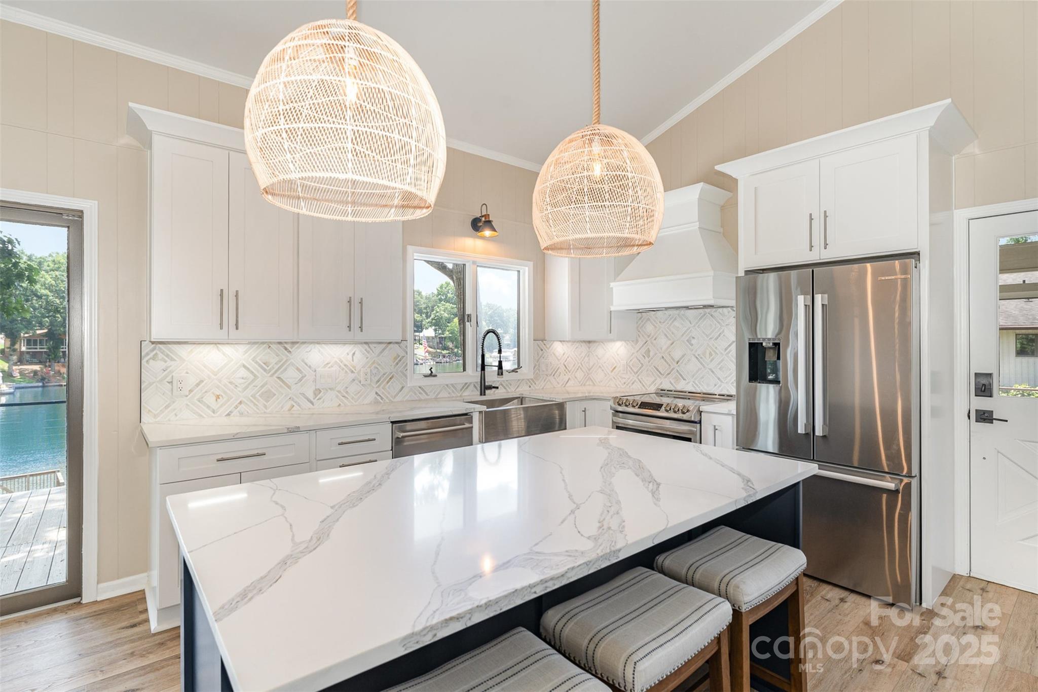 141 Sunrise Point Property Photo 4