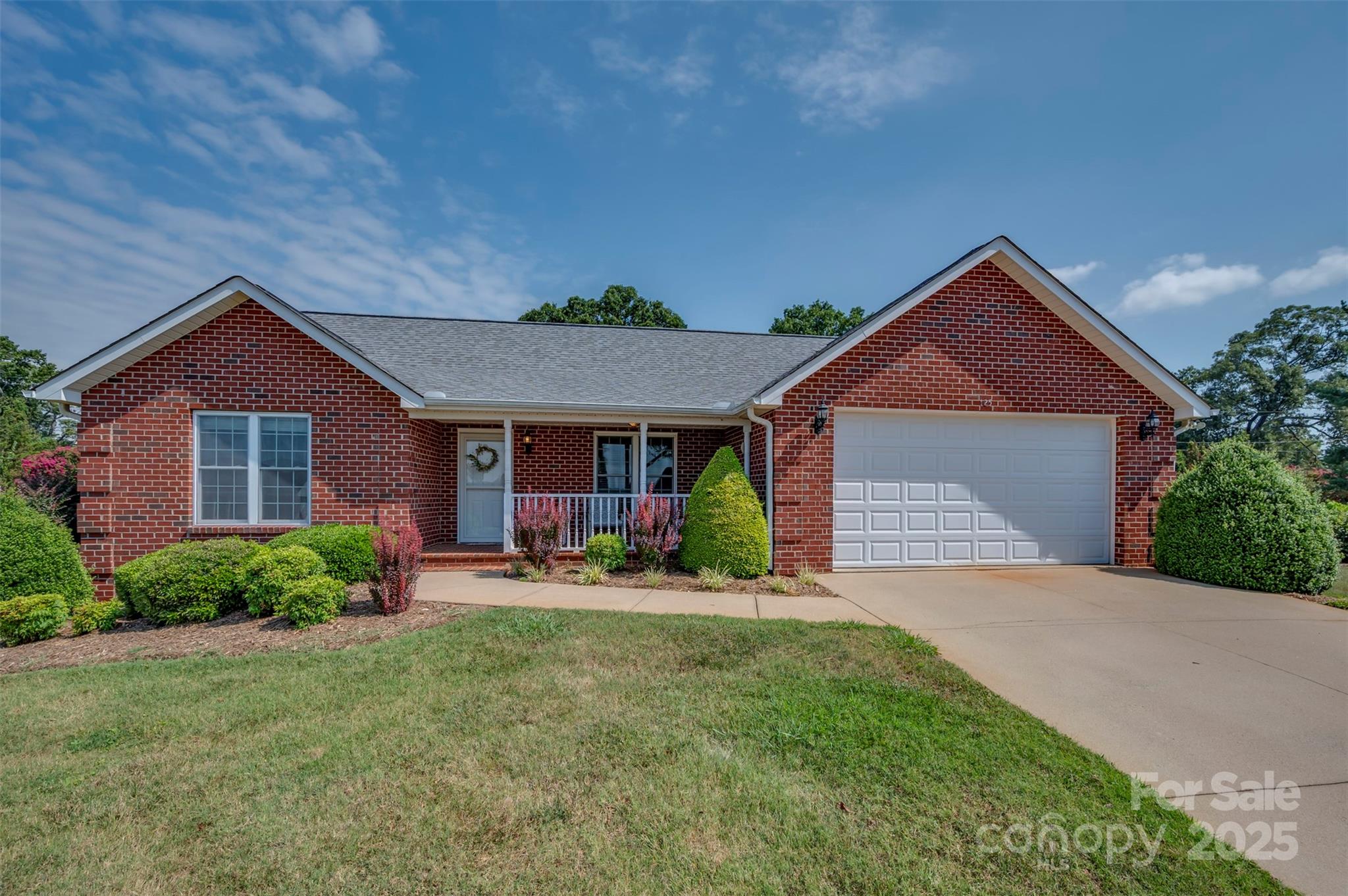 125 Charleston Court Property Photo 1