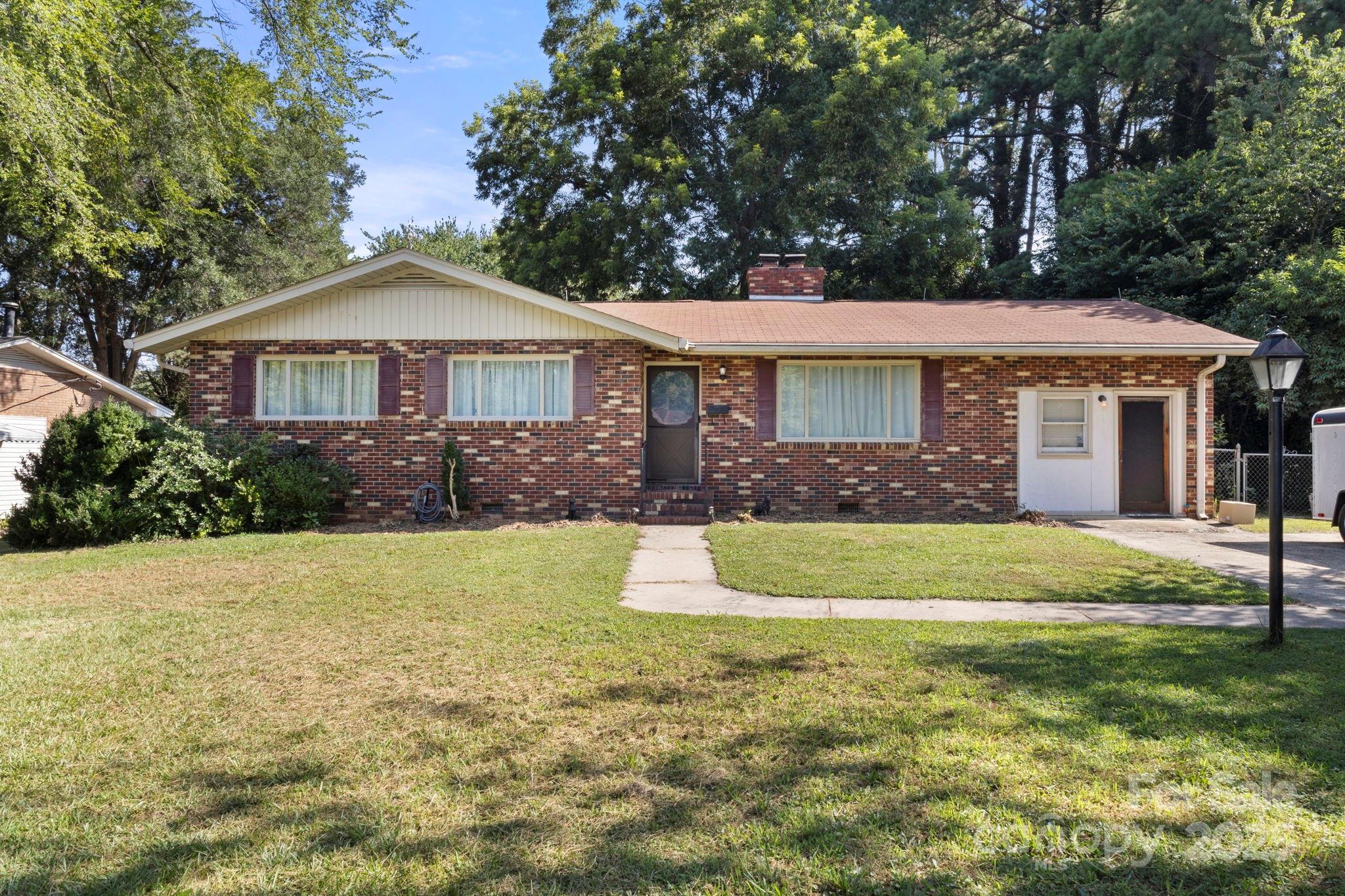 1521 W Colonial Drive Property Photo 1