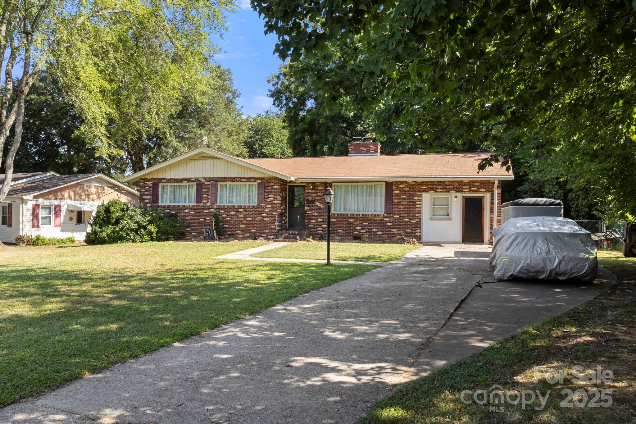 1521 W Colonial Drive Property Photo 2