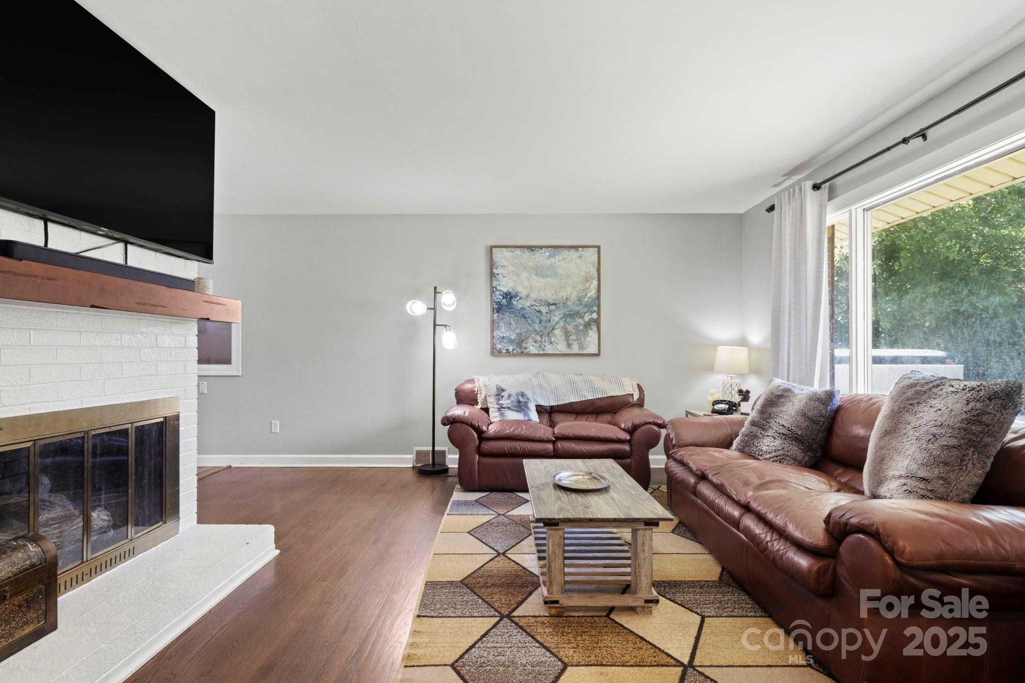 1521 W Colonial Drive Property Photo 5