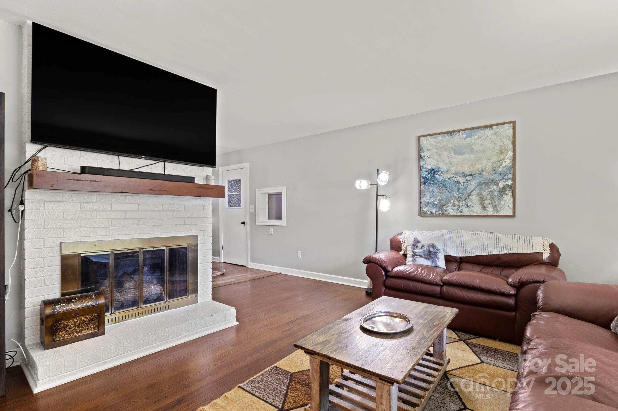 1521 W Colonial Drive Property Photo 6