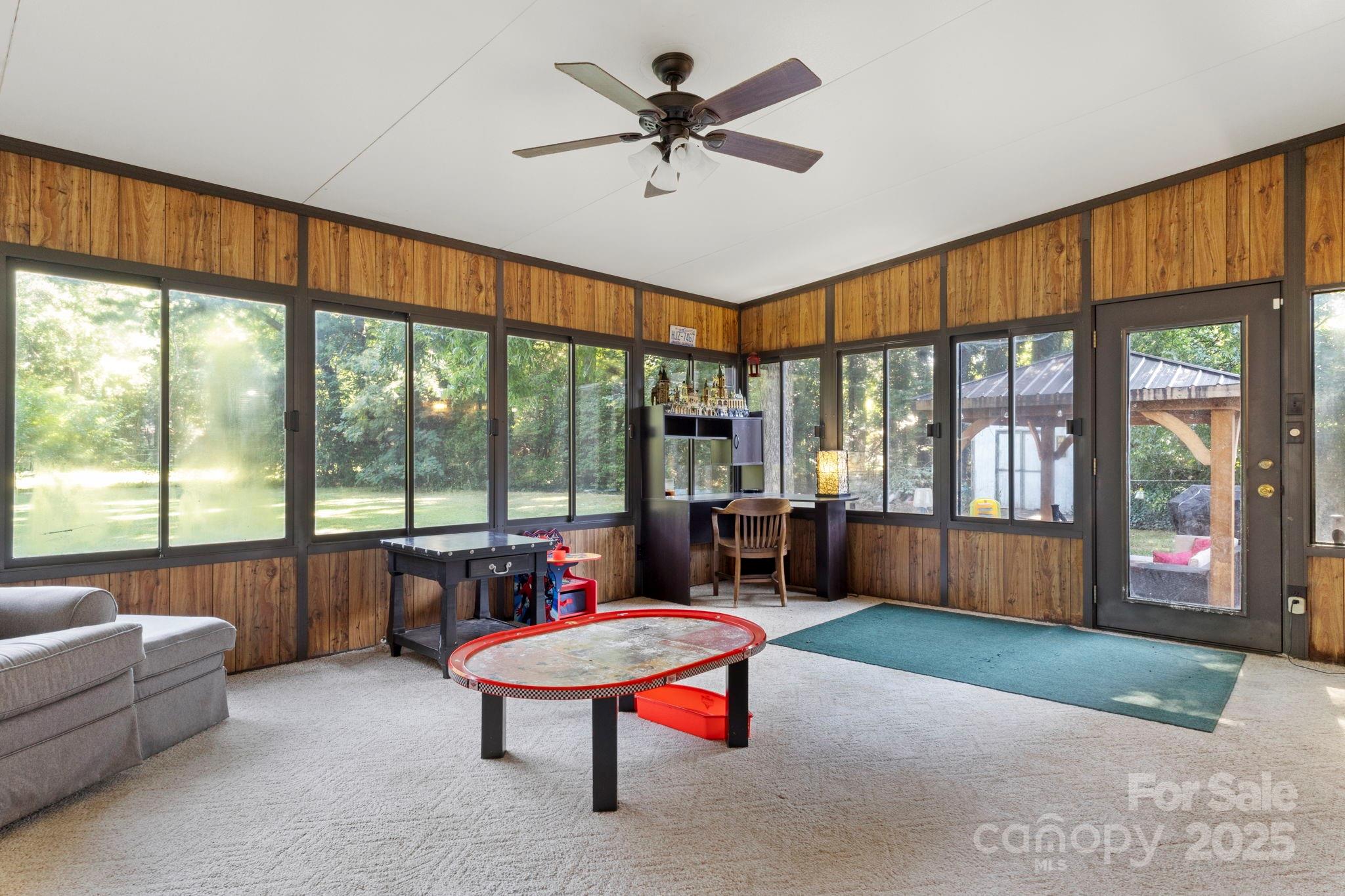 1521 W Colonial Drive Property Photo 7