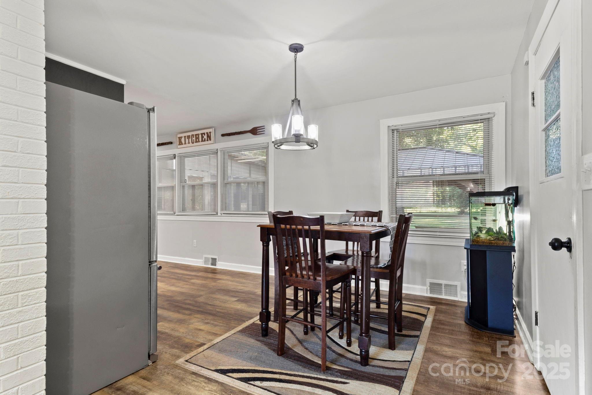 1521 W Colonial Drive Property Photo 8