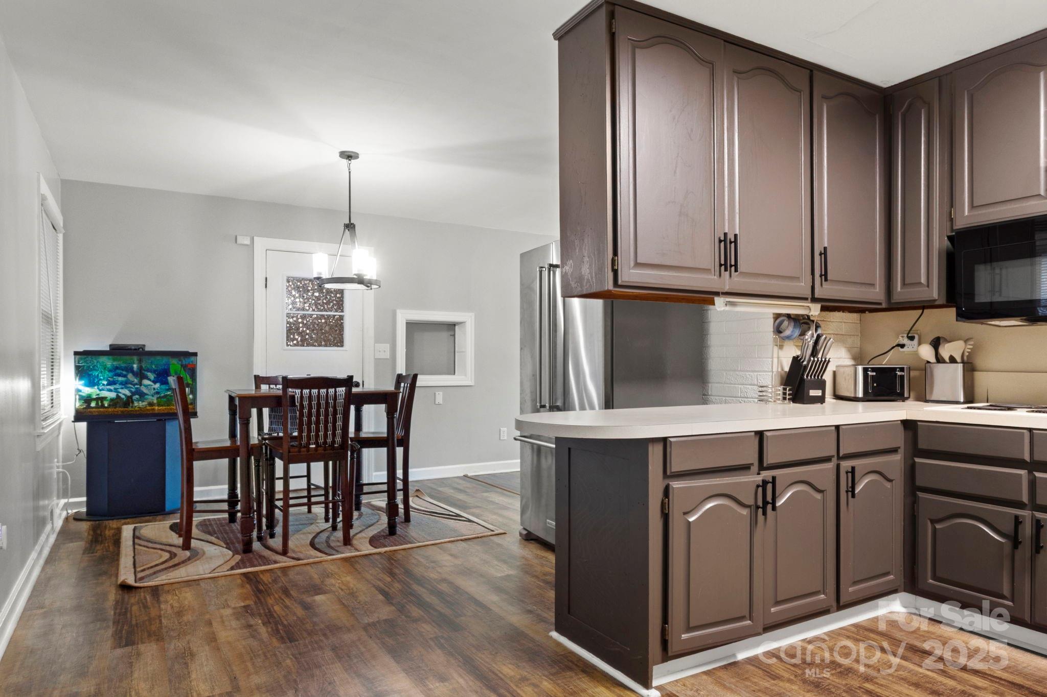 1521 W Colonial Drive Property Photo 9