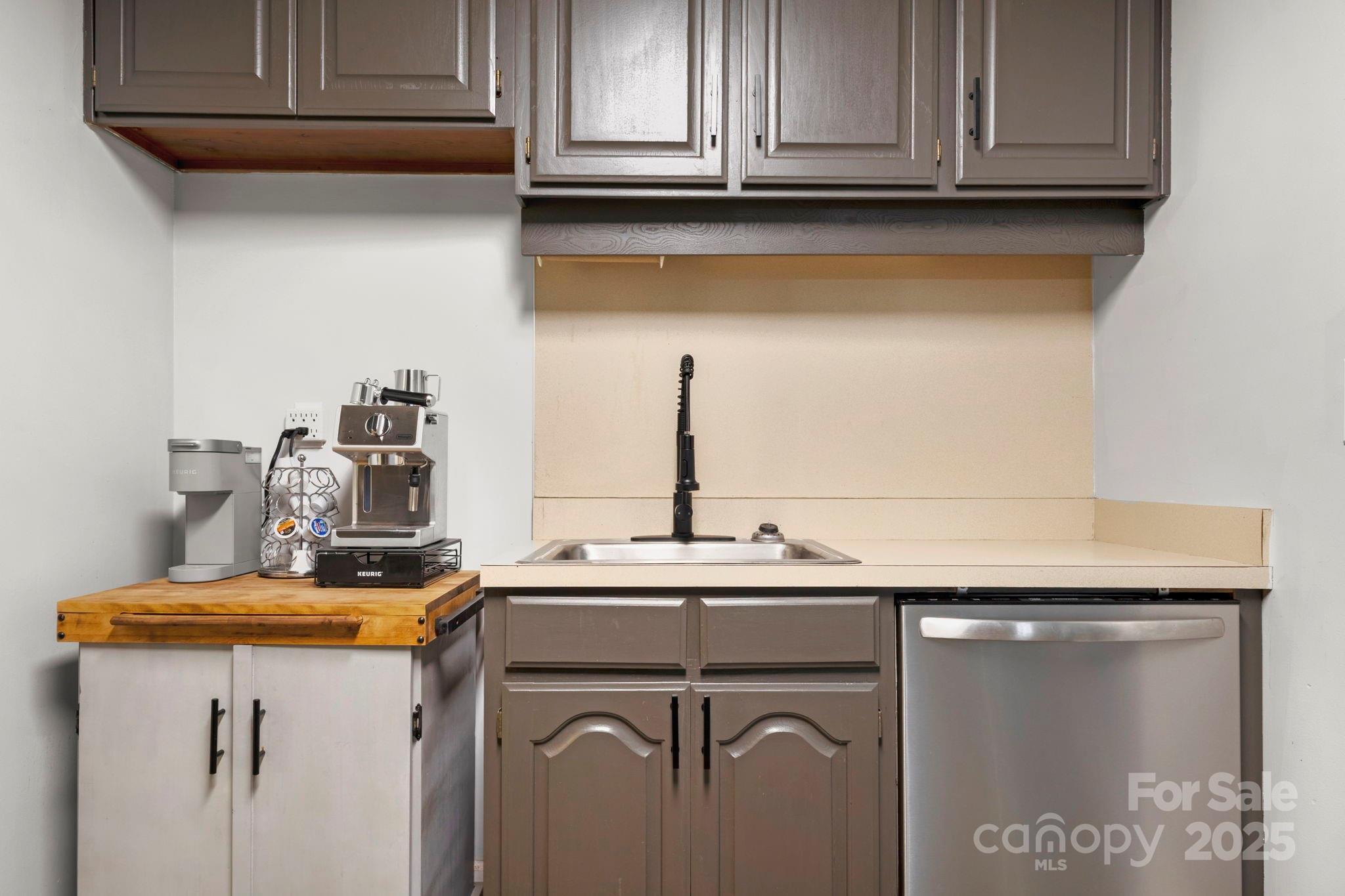 1521 W Colonial Drive Property Photo 12