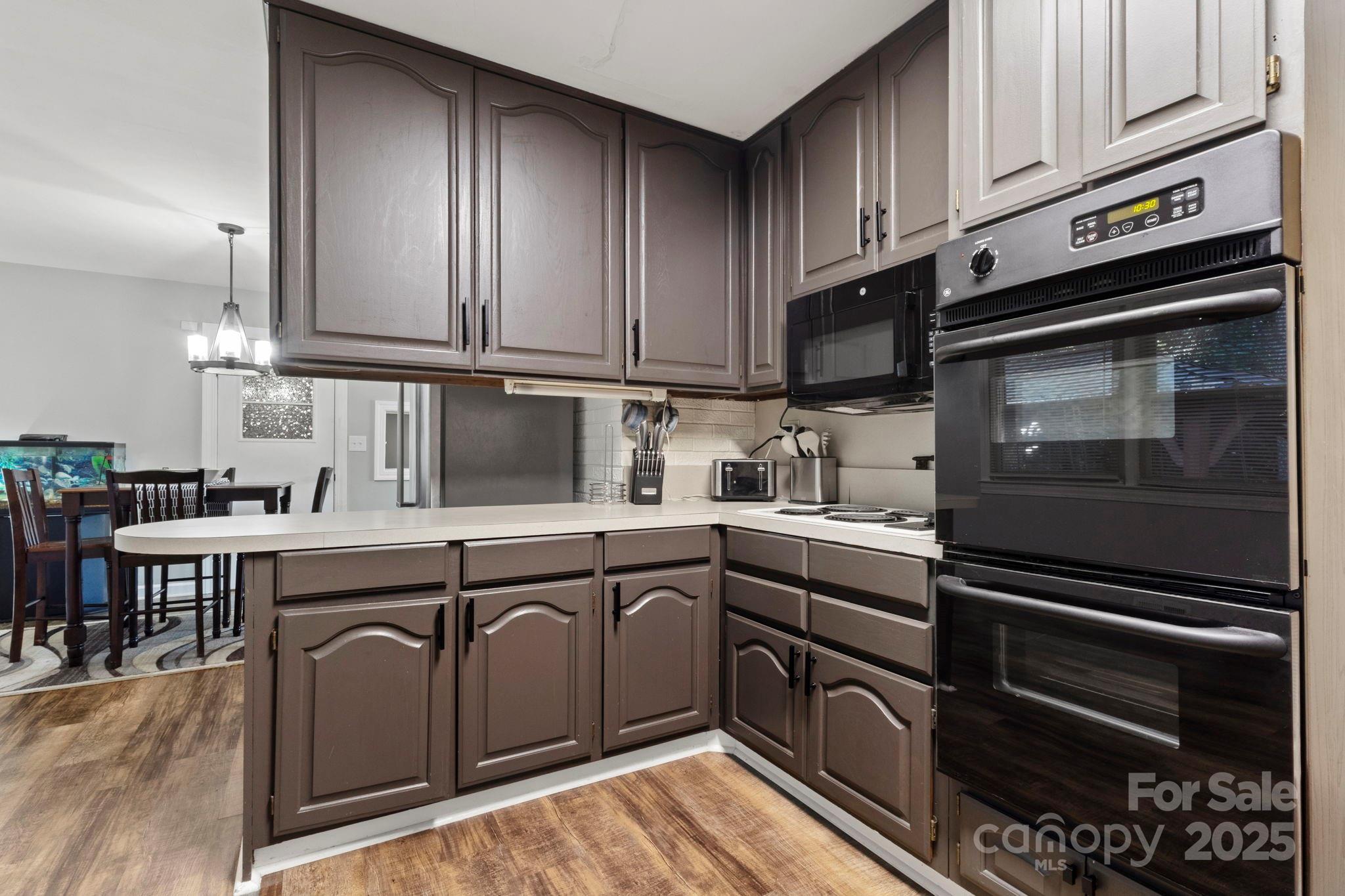 1521 W Colonial Drive Property Photo 13