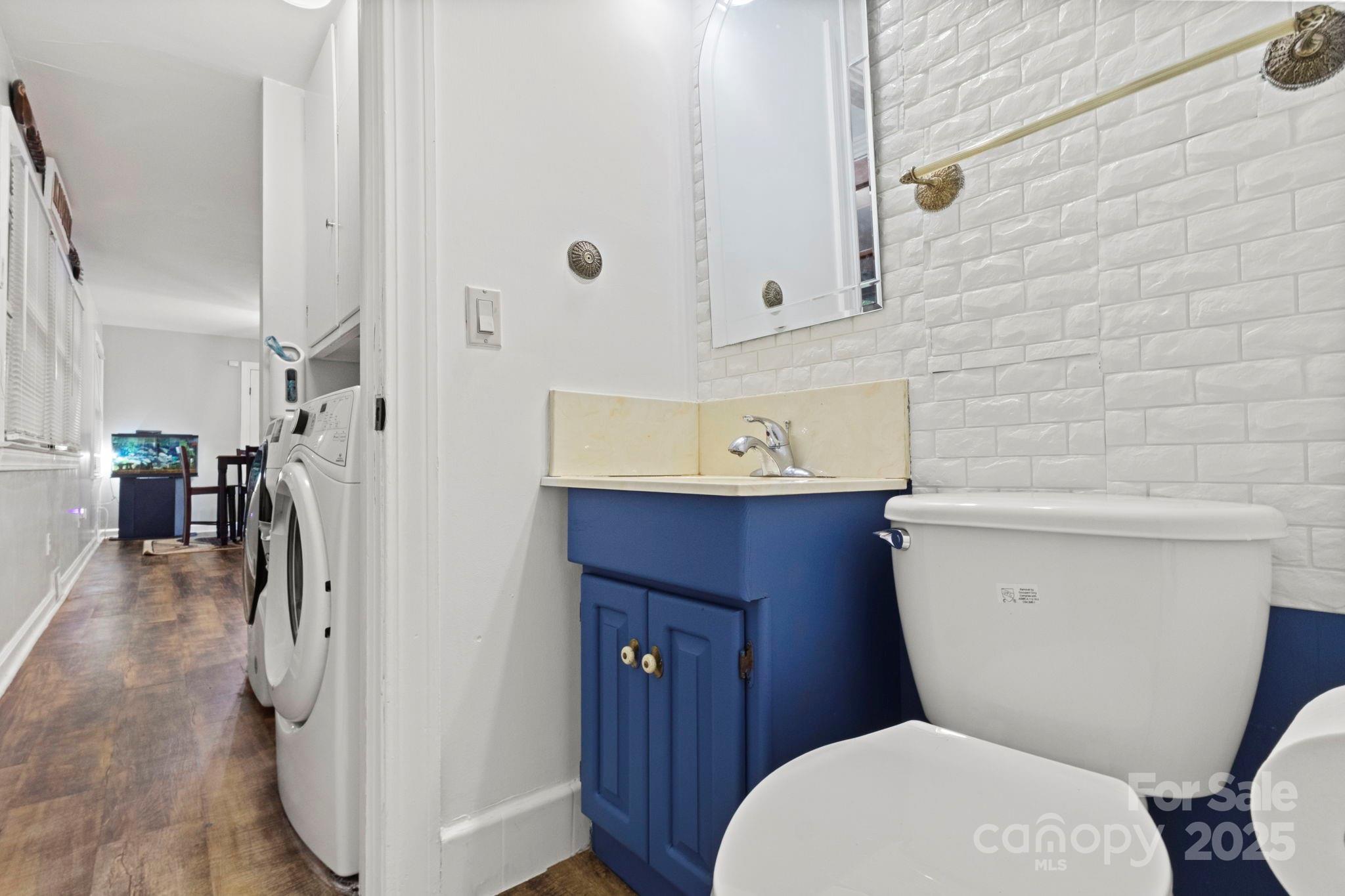 1521 W Colonial Drive Property Photo 17