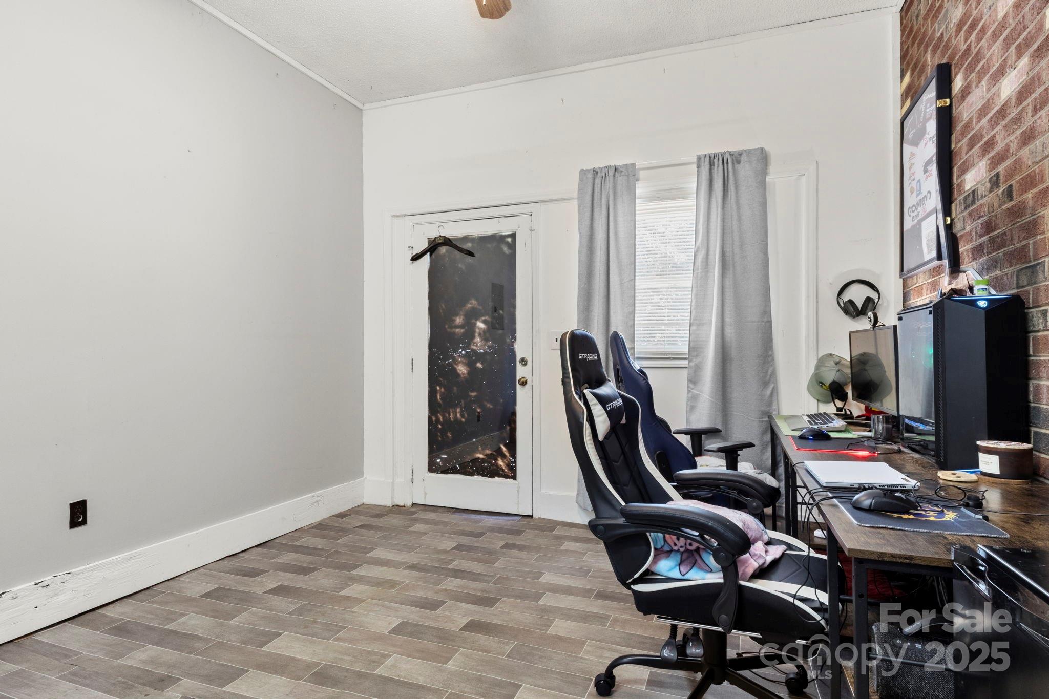 1521 W Colonial Drive Property Photo 18