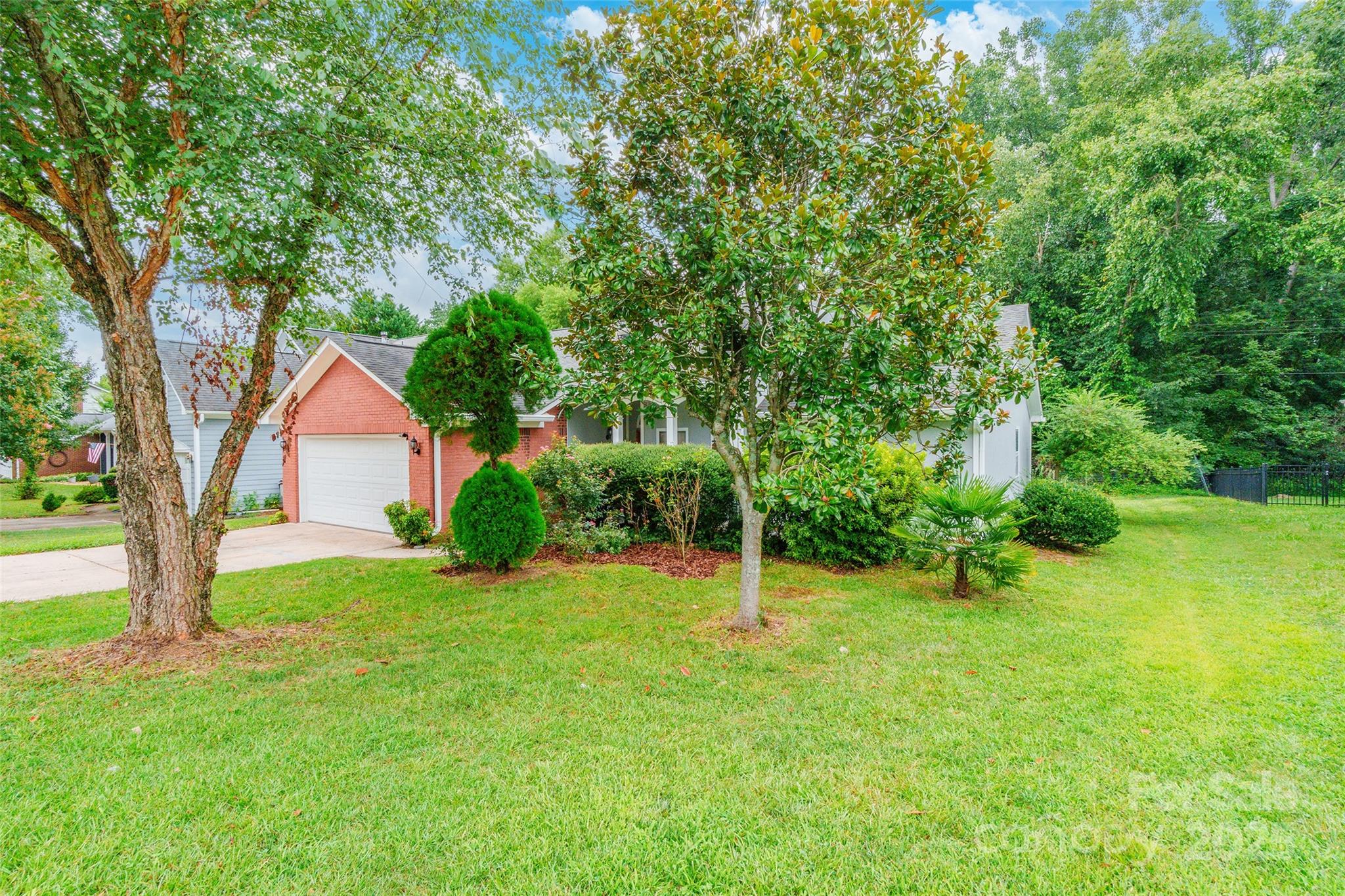 12145 Landing Green Drive Property Photo 2