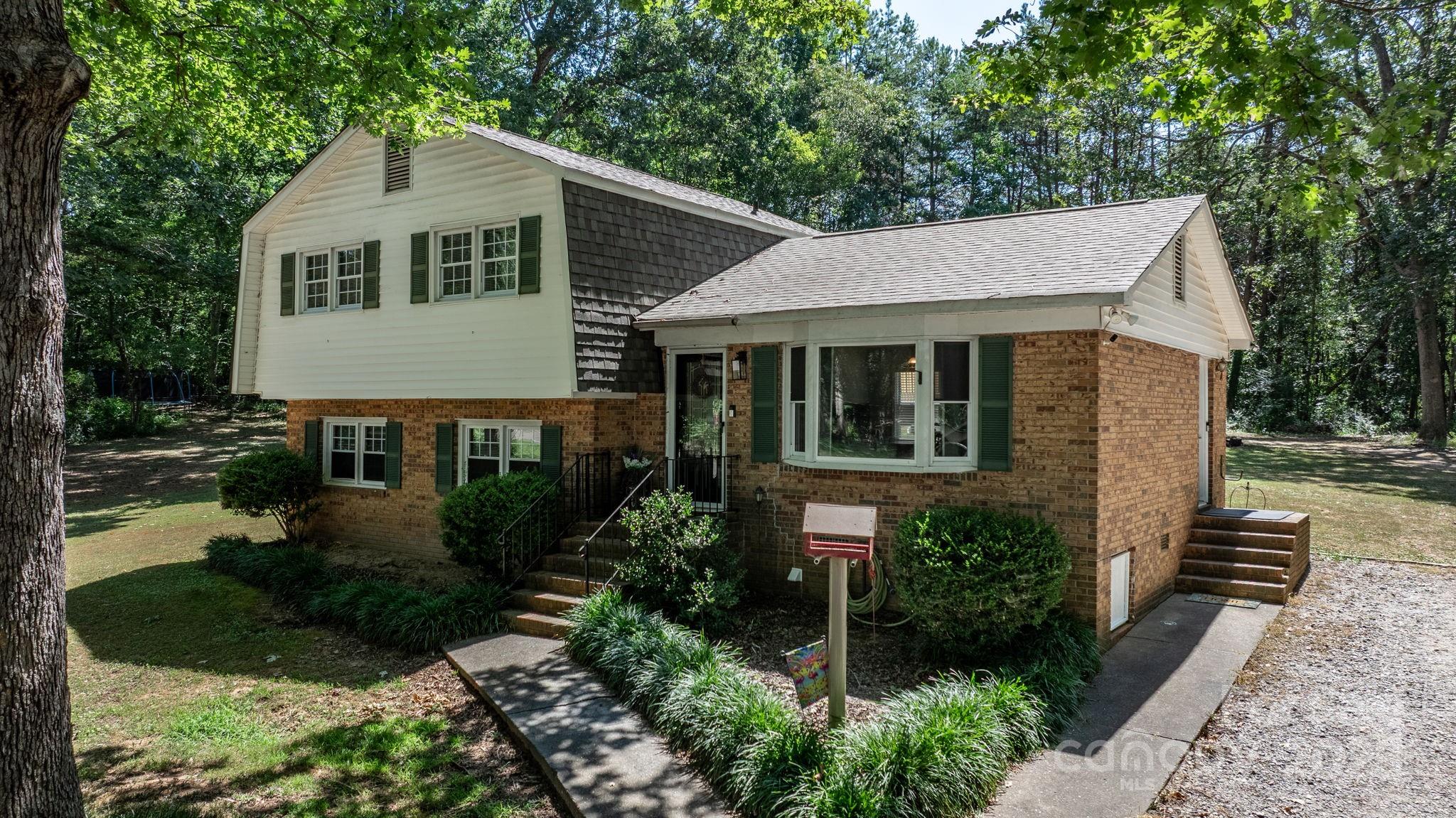 4603 Oakwood Circle Property Photo 1
