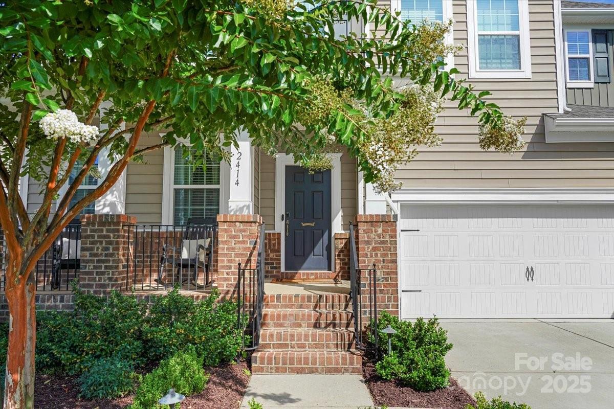 2414 Kayleb Point Circle Property Photo 2