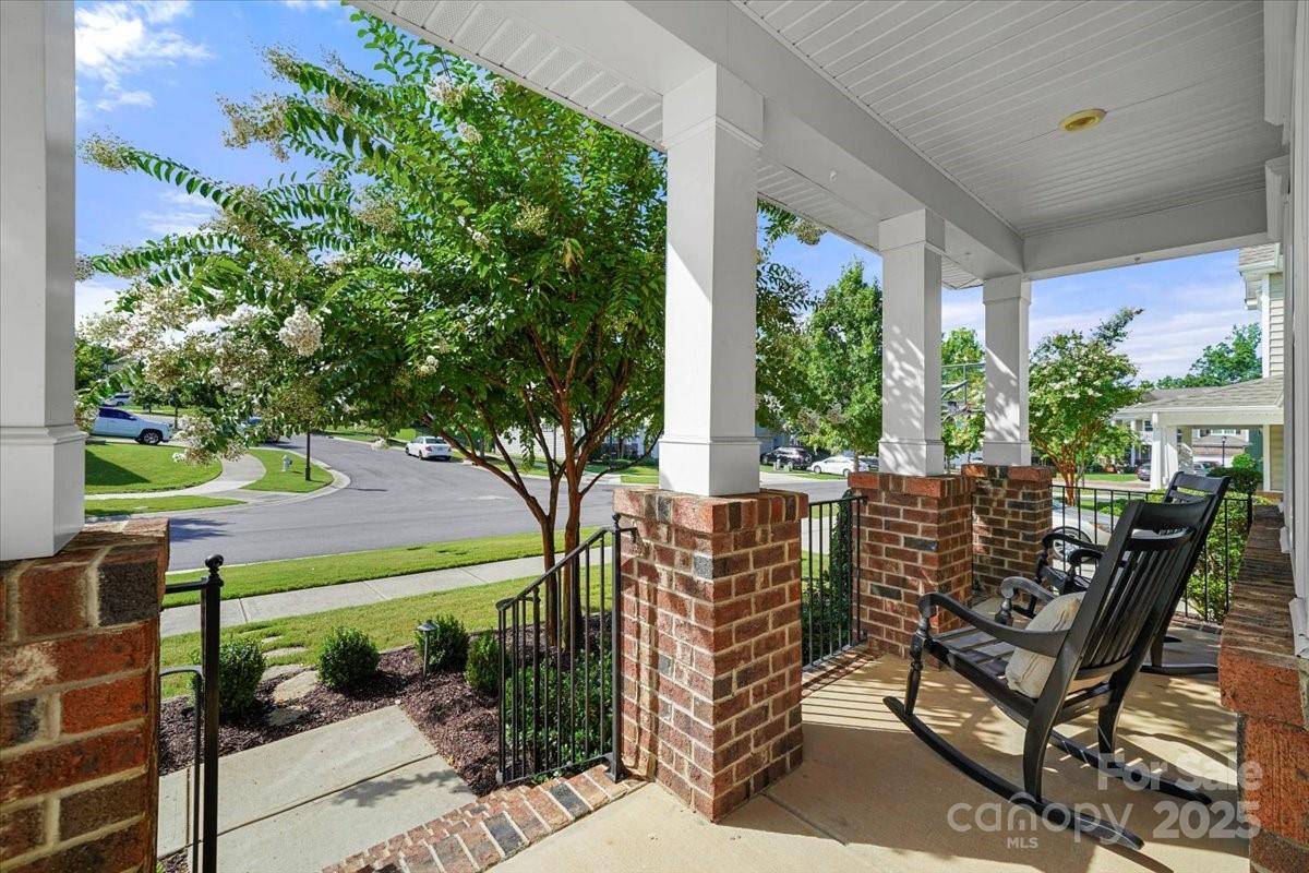 2414 Kayleb Point Circle Property Photo 3