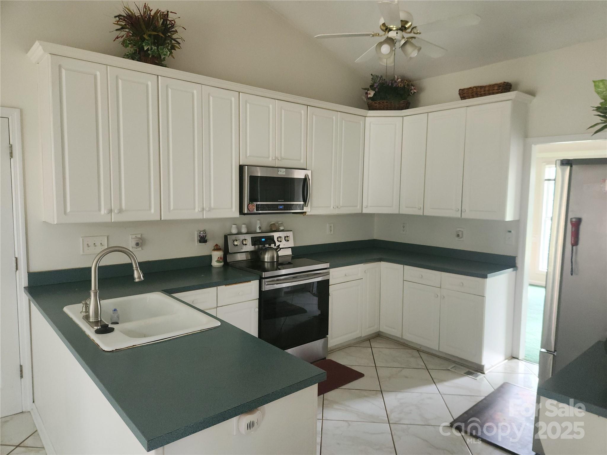 3104 Yvonne Lane Property Photo 8