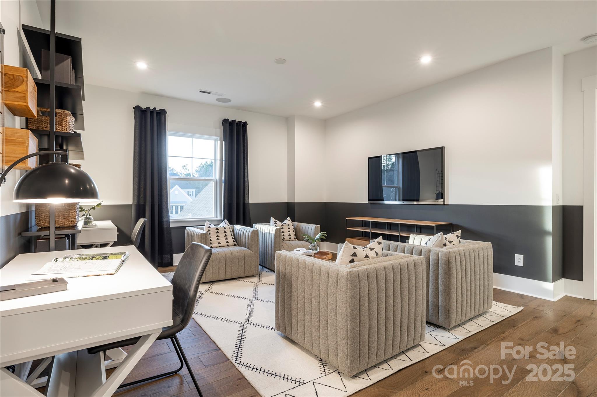 2133 Riverbend Avenue 73 Property Photo 2