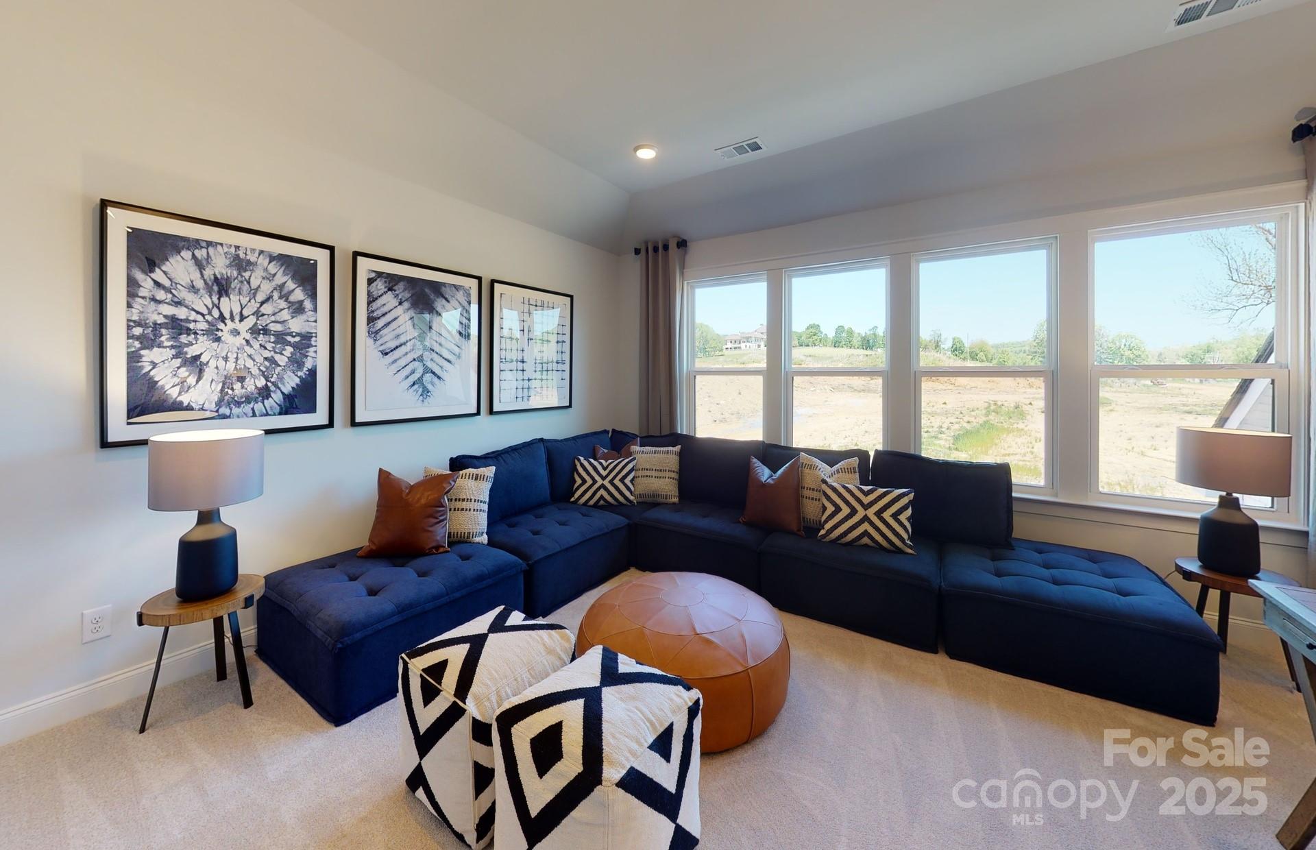 2133 Riverbend Avenue 73 Property Photo 4