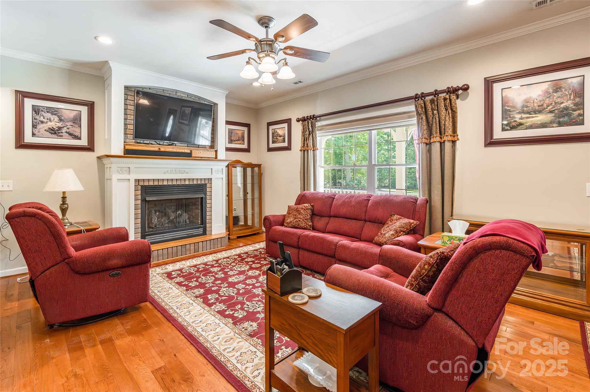 1615 Oak Park Court Property Photo 10