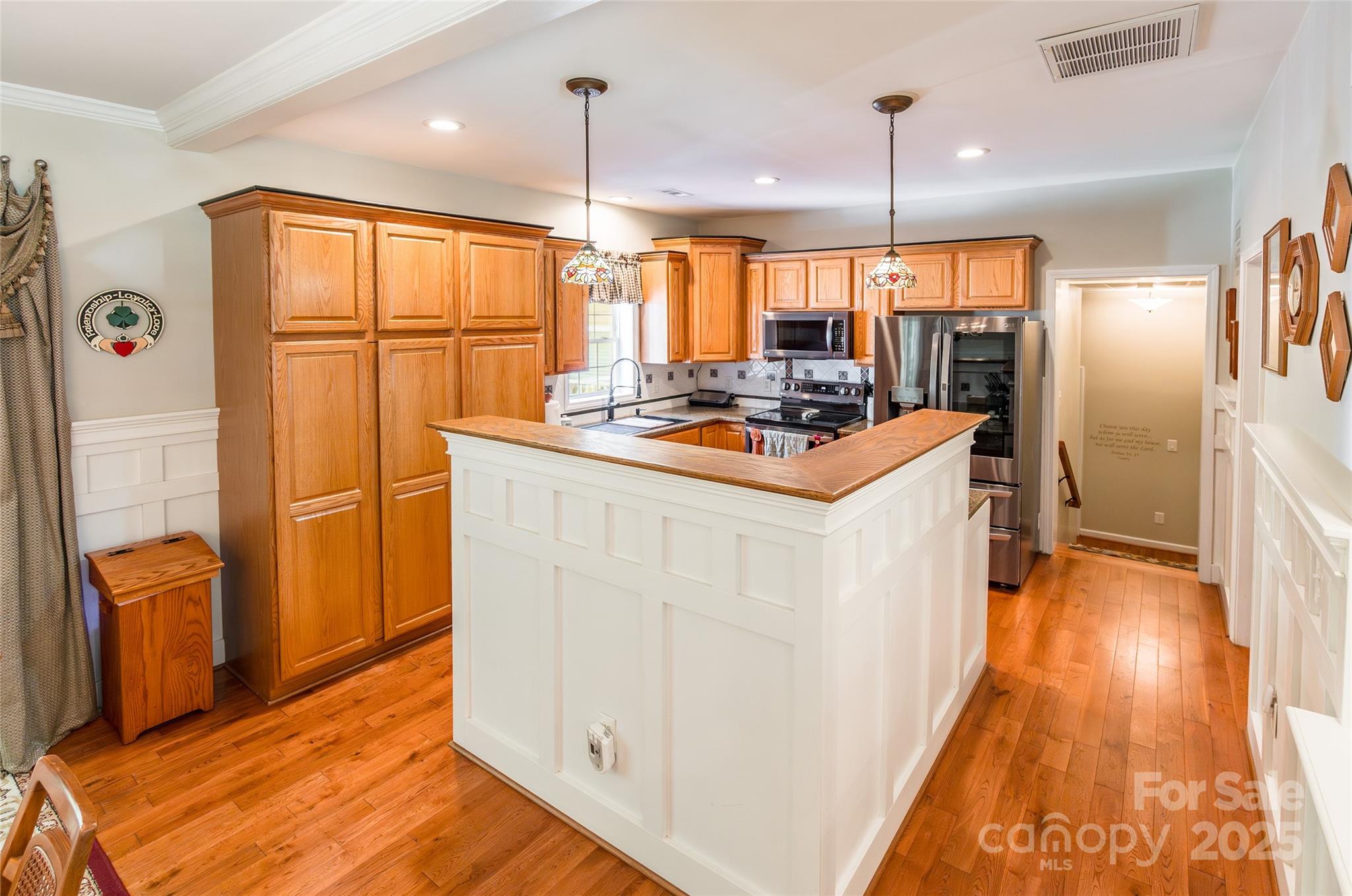 1615 Oak Park Court Property Photo 13
