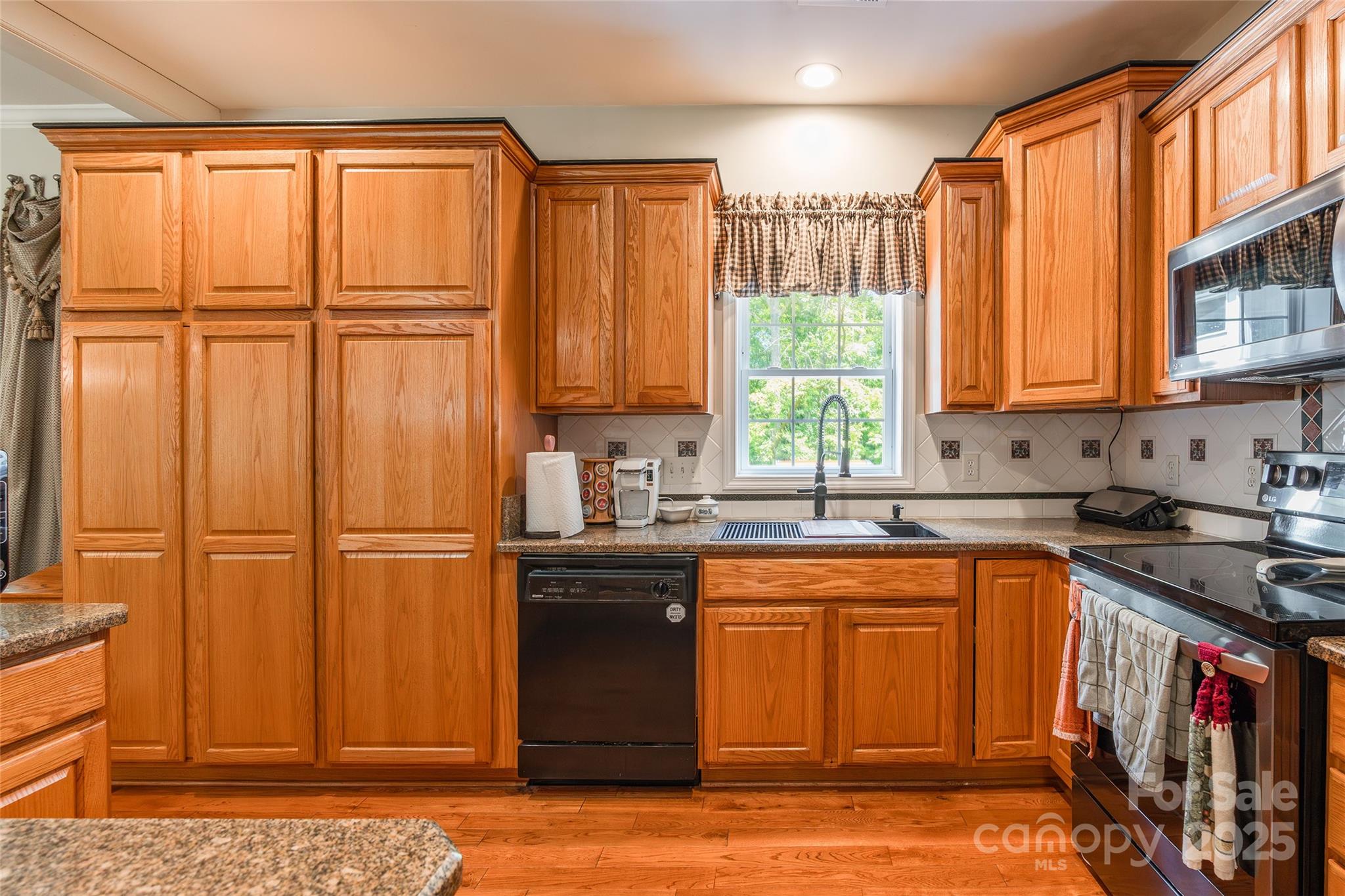 1615 Oak Park Court Property Photo 15