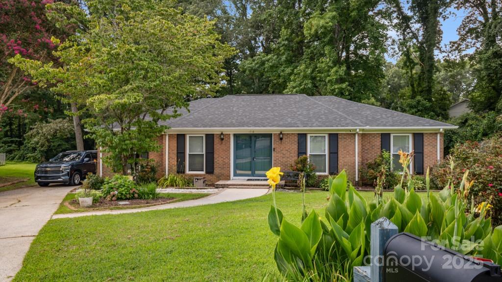 1718 Candlewood Court Property Photo 4