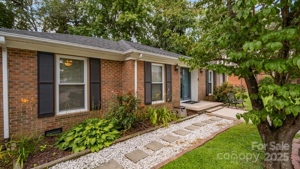 1718 Candlewood Court Property Photo 6