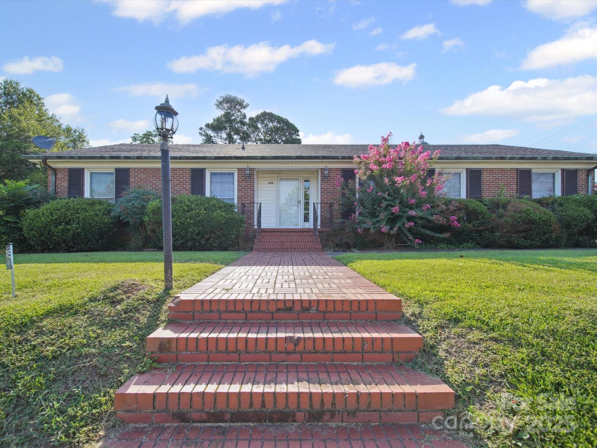 202 Greenwood Lane Property Photo 1