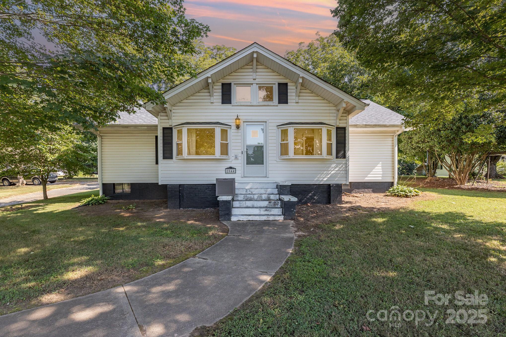 2844 Lone Hickory Road Property Photo 1