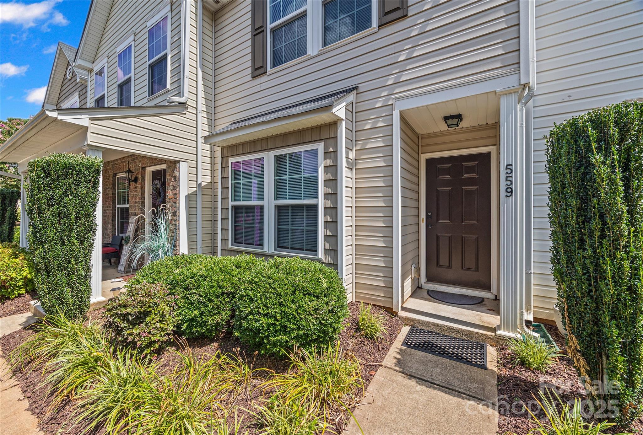 559 Fawnborough Court Property Photo 2