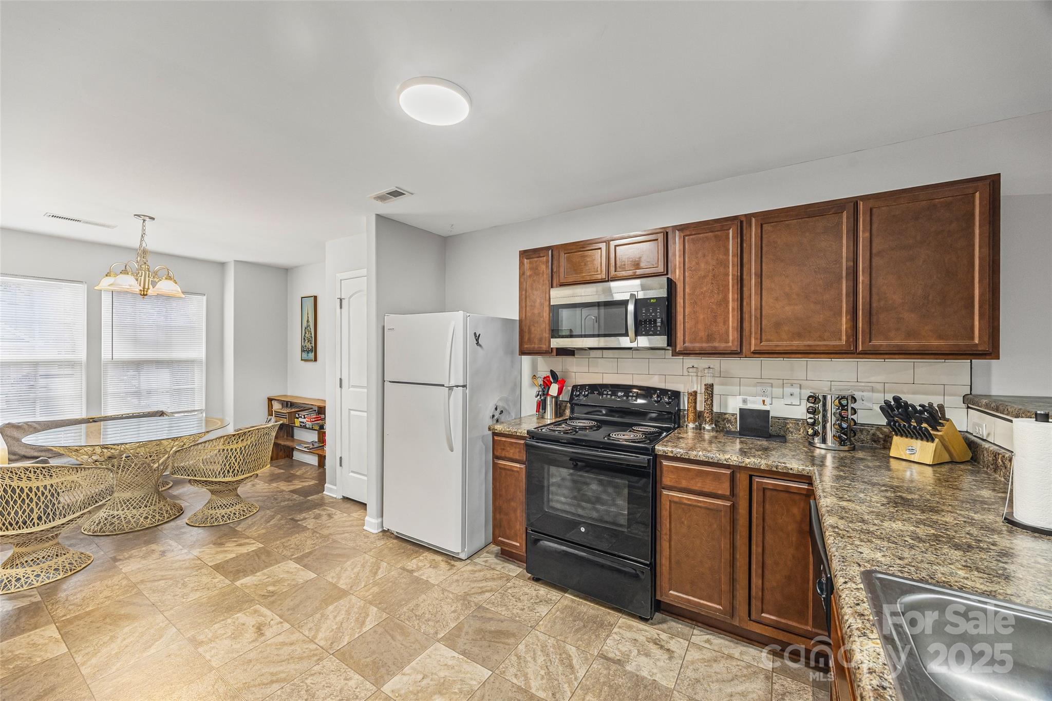 559 Fawnborough Court Property Photo 7