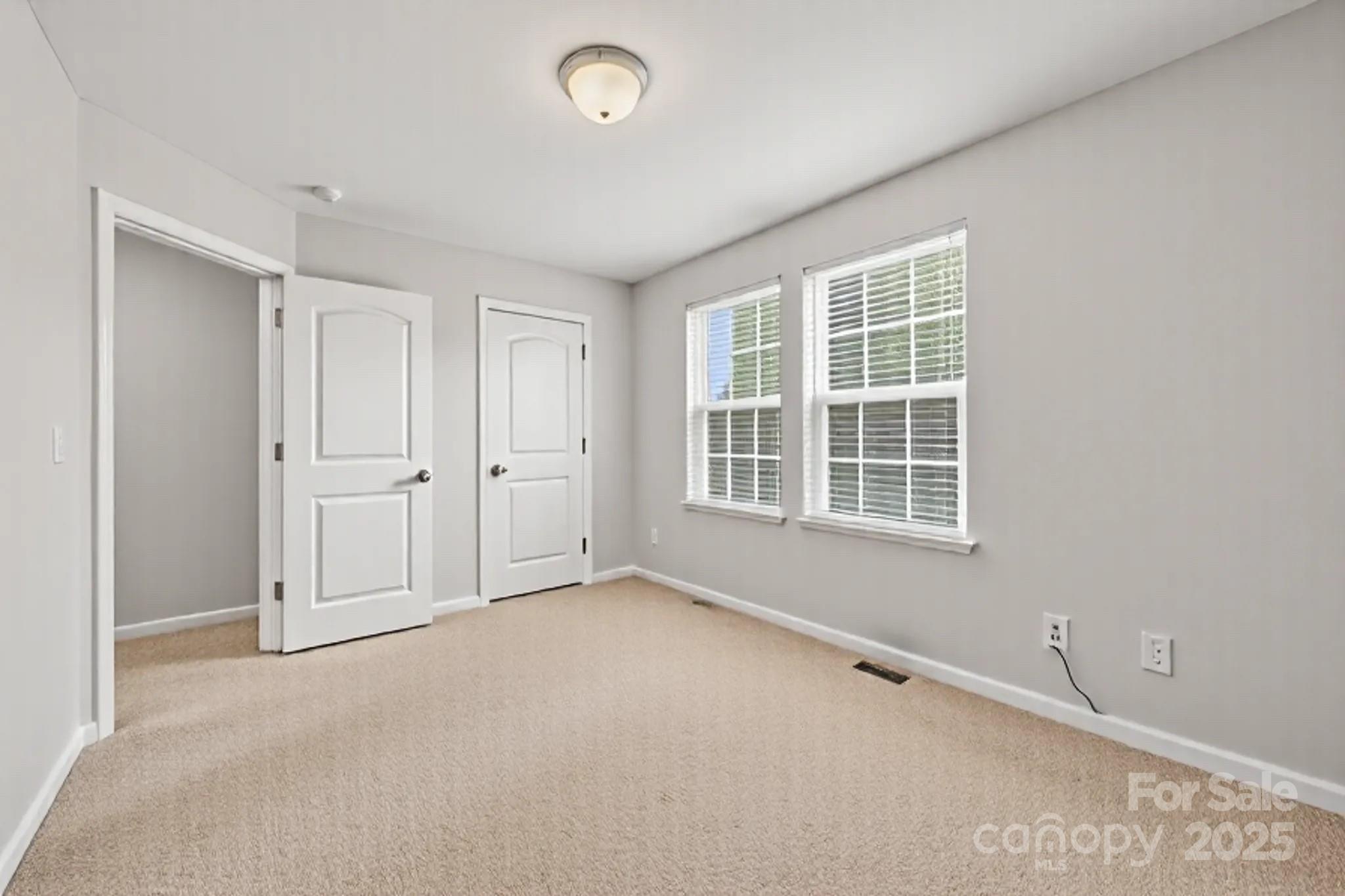 559 Fawnborough Court Property Photo 13