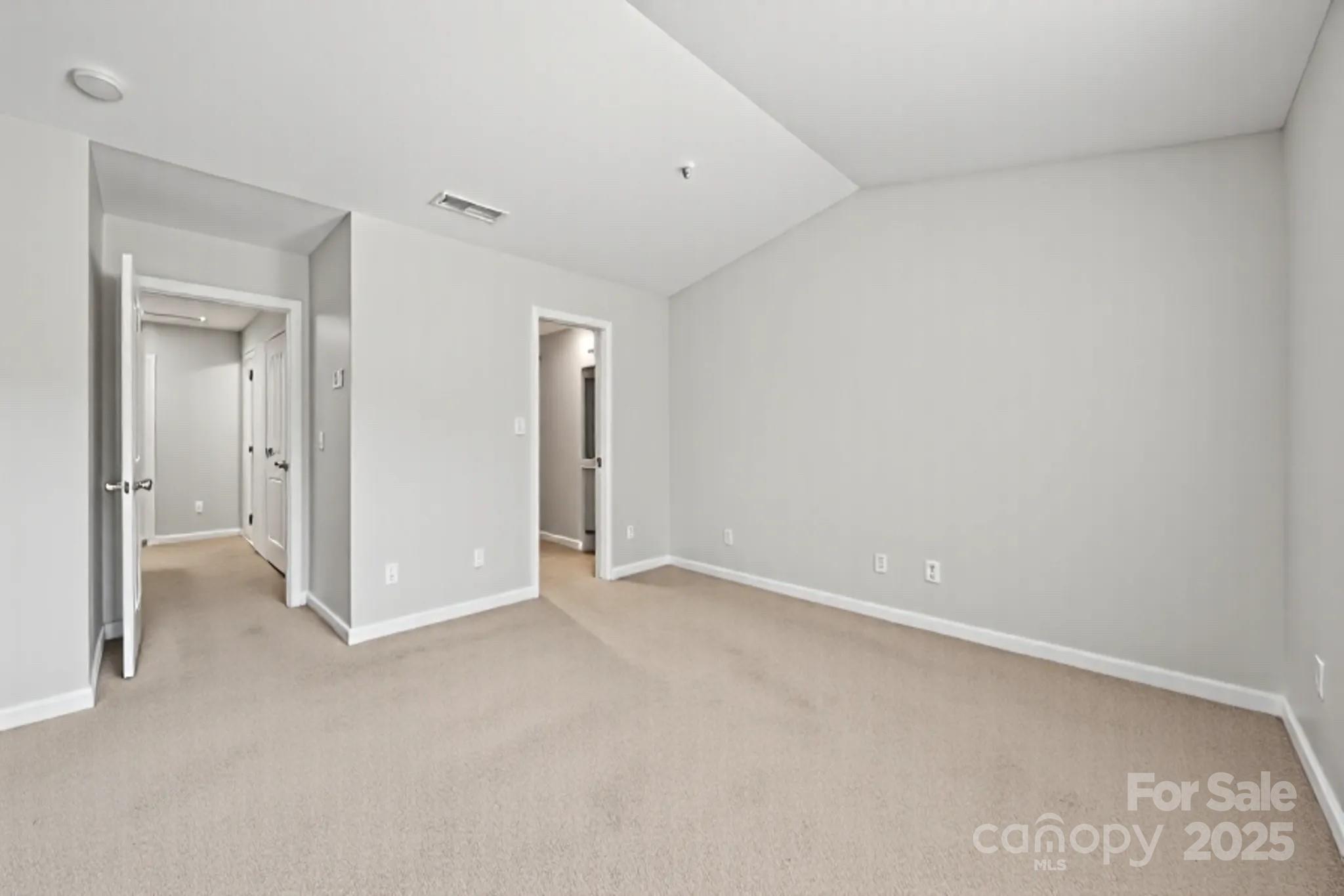 559 Fawnborough Court Property Photo 16