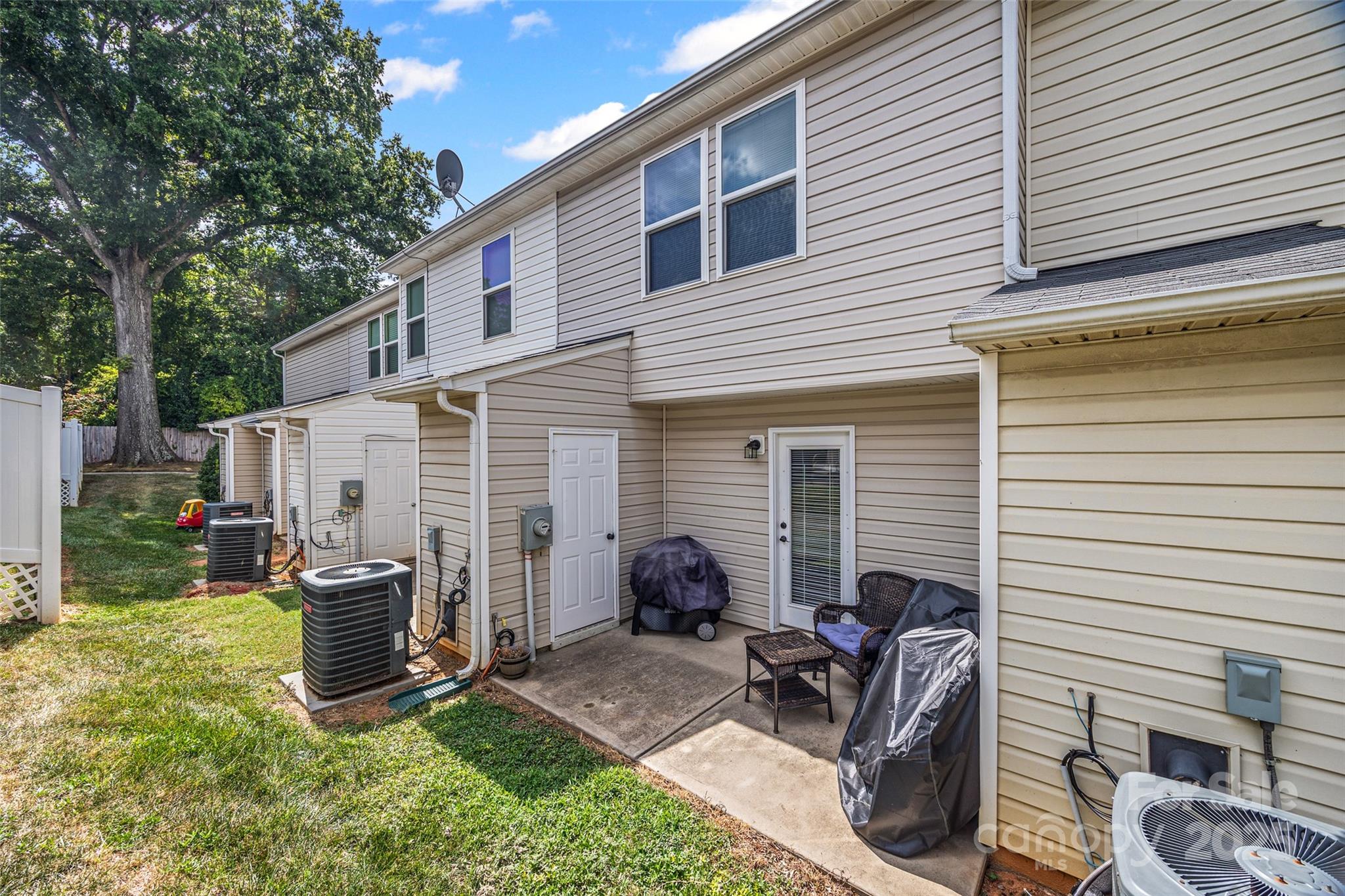 559 Fawnborough Court Property Photo 22