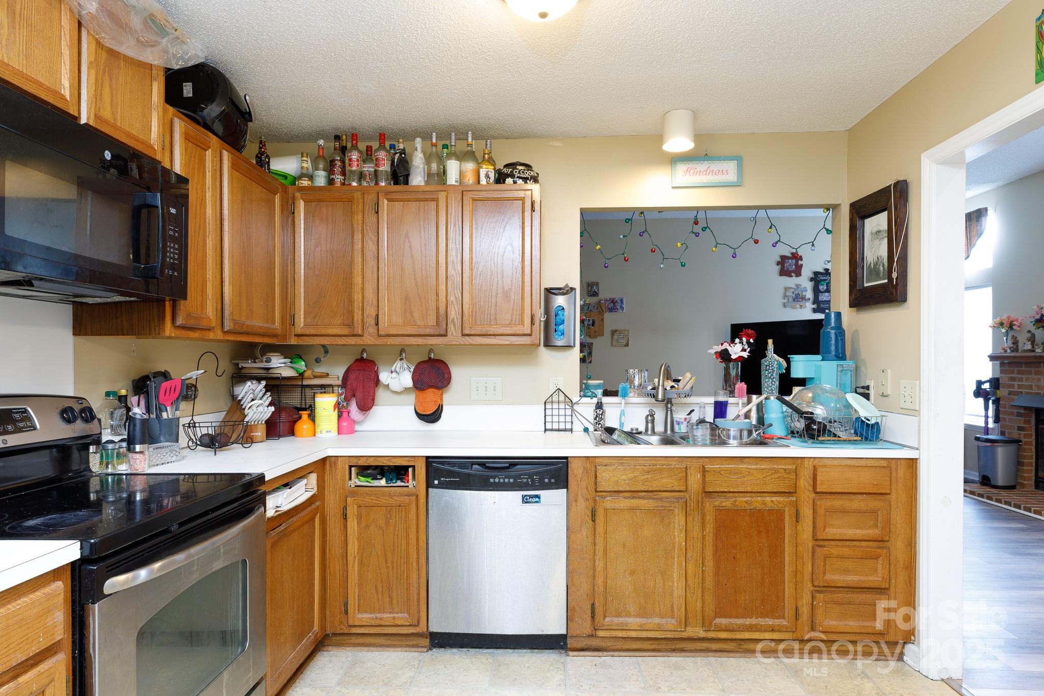 8601 Findon Place Property Photo 4