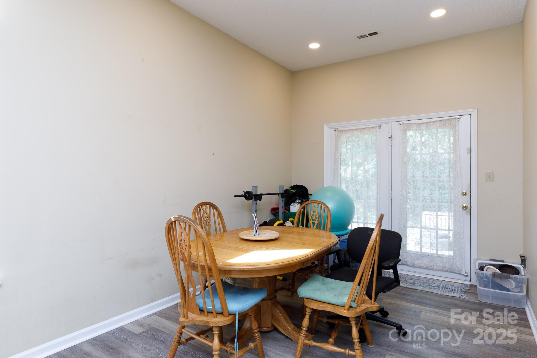 8601 Findon Place Property Photo 5