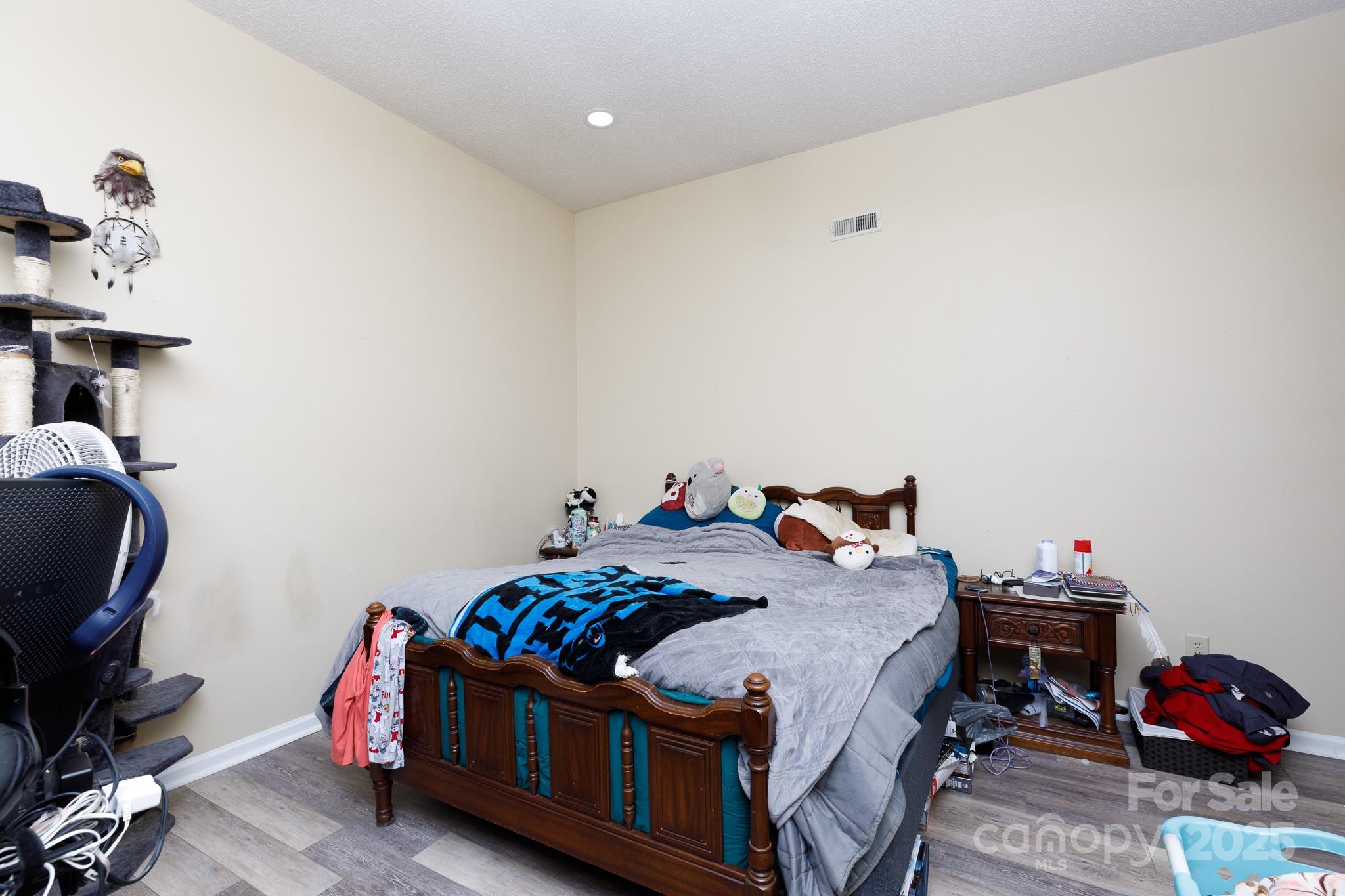 8601 Findon Place Property Photo 9